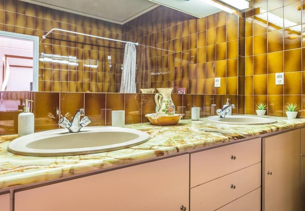 Unique Spacious new 3BDR apt in Mouson/Filopappou
