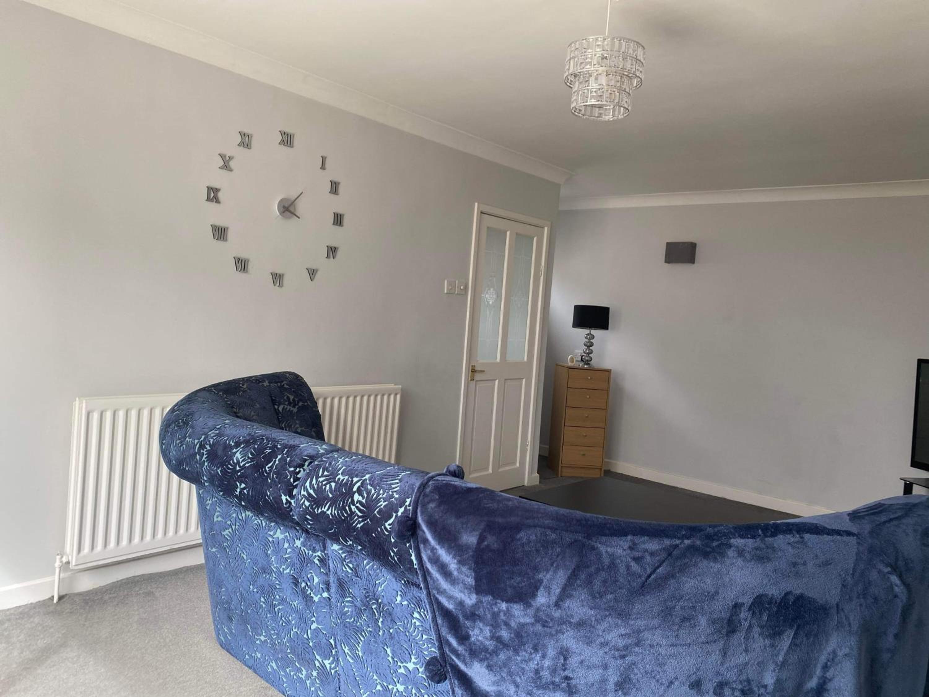 Cozy 2-bedroom property with shared garden view 2