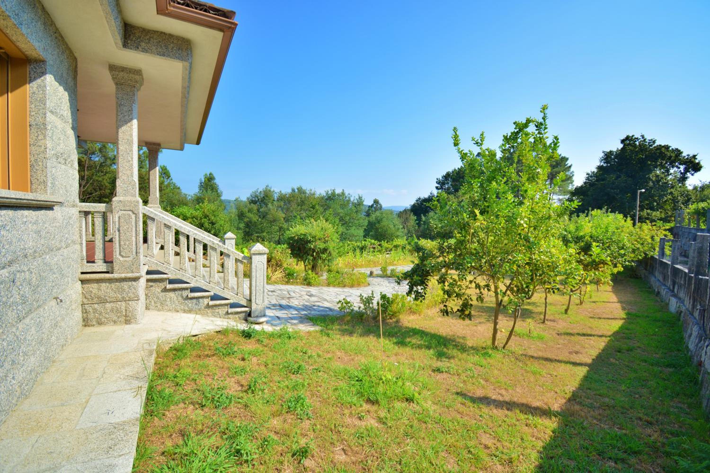 Casa con jardín próxima a Vilagarcía de Arousa
