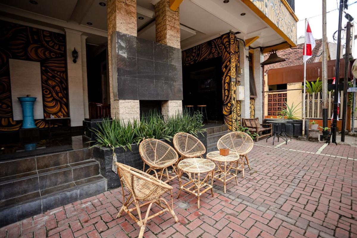 outdoor BBQ area