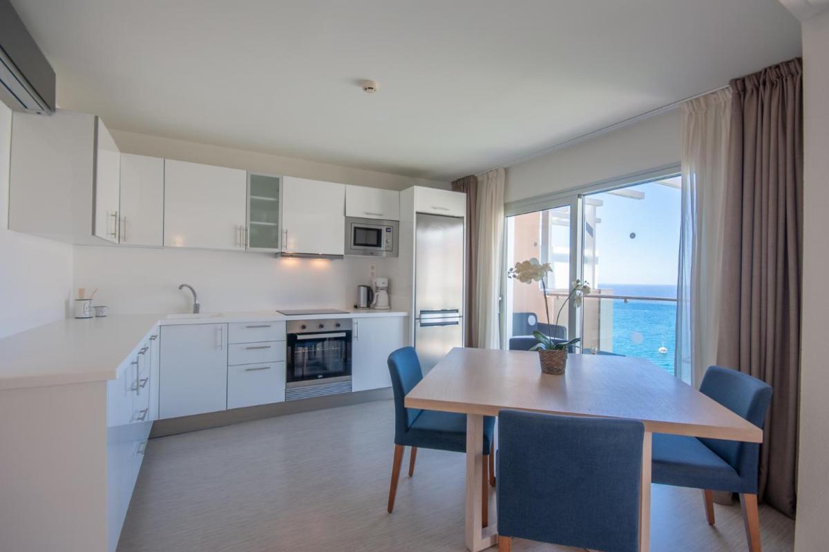 Superior 2 bedroom penthouse, almost on the beach. photo 1