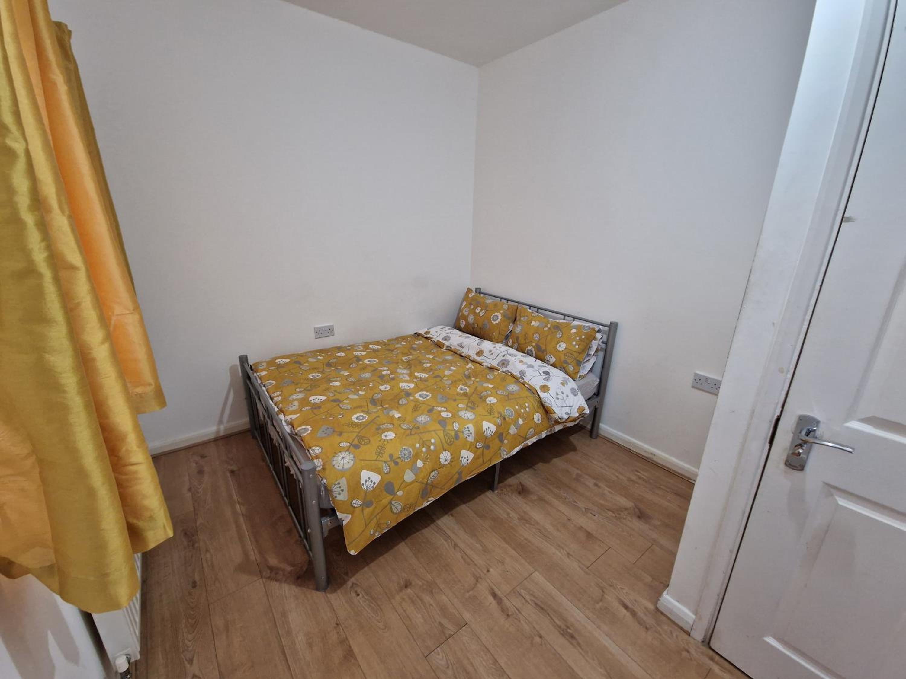 Mile End Budget Guesthouse view 2