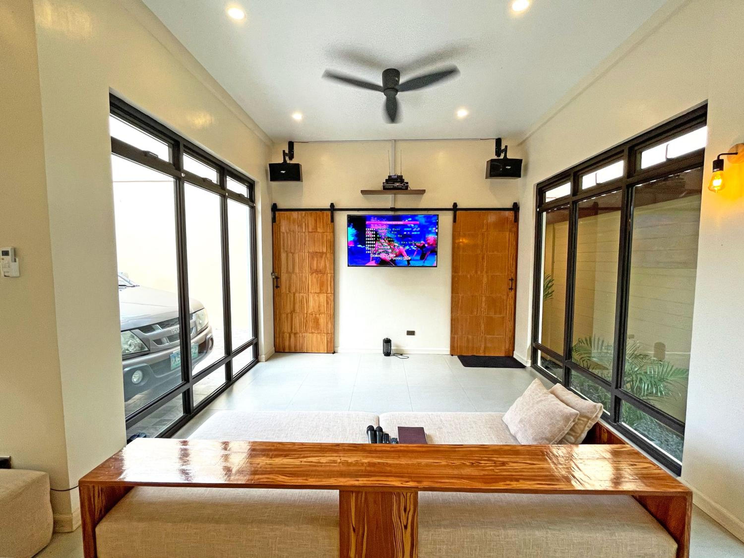 Tagaytay Vacations - VYU PRIVATE VILLA - TAGAYTAY - Property Image 1