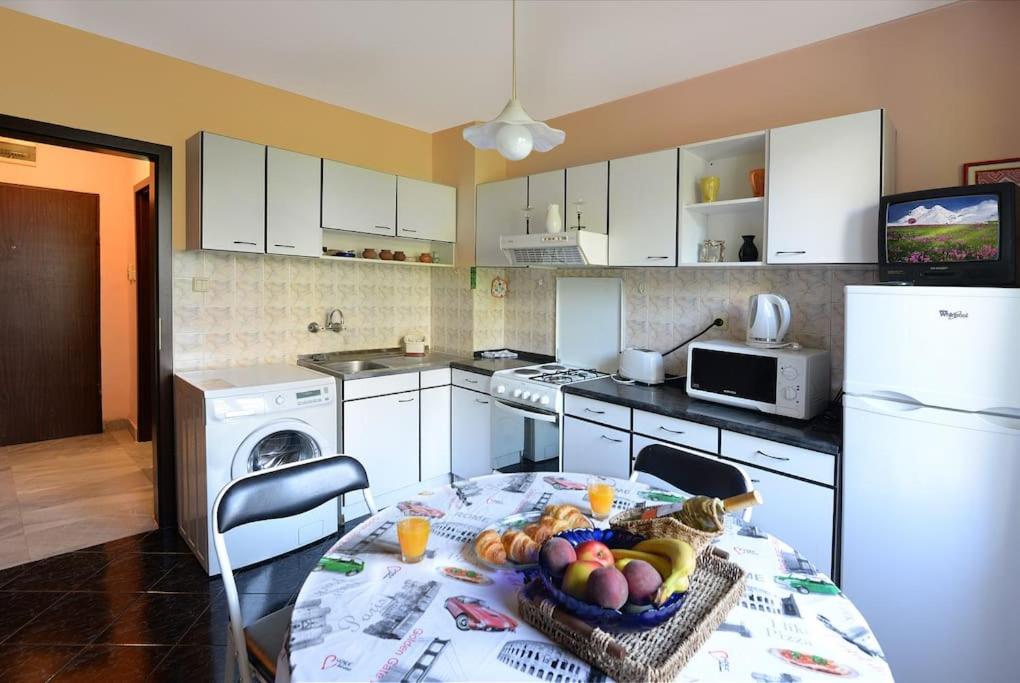 APARTEMENT LOZENEC 2,Beautiful location apartment view 4