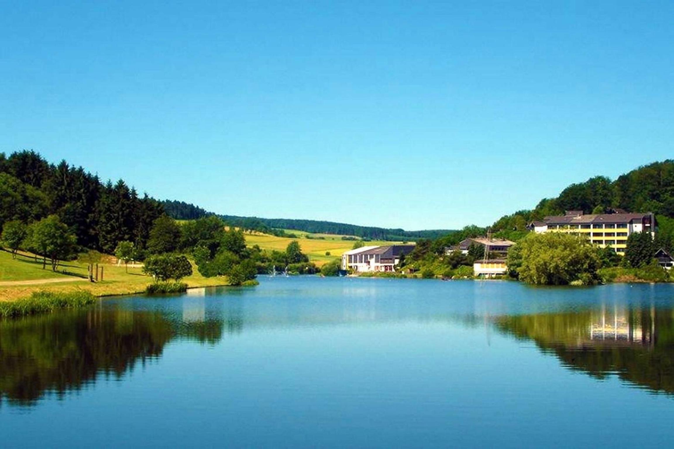 Ferienhaus mit Sauna direkt am Waldrand, See, Wald und Ruhe