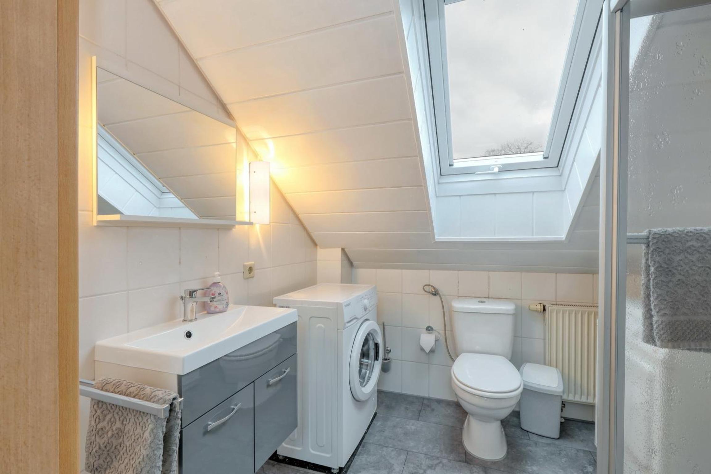 Ferienhaus mit Sauna direkt am Waldrand, See, Wald und Ruhe