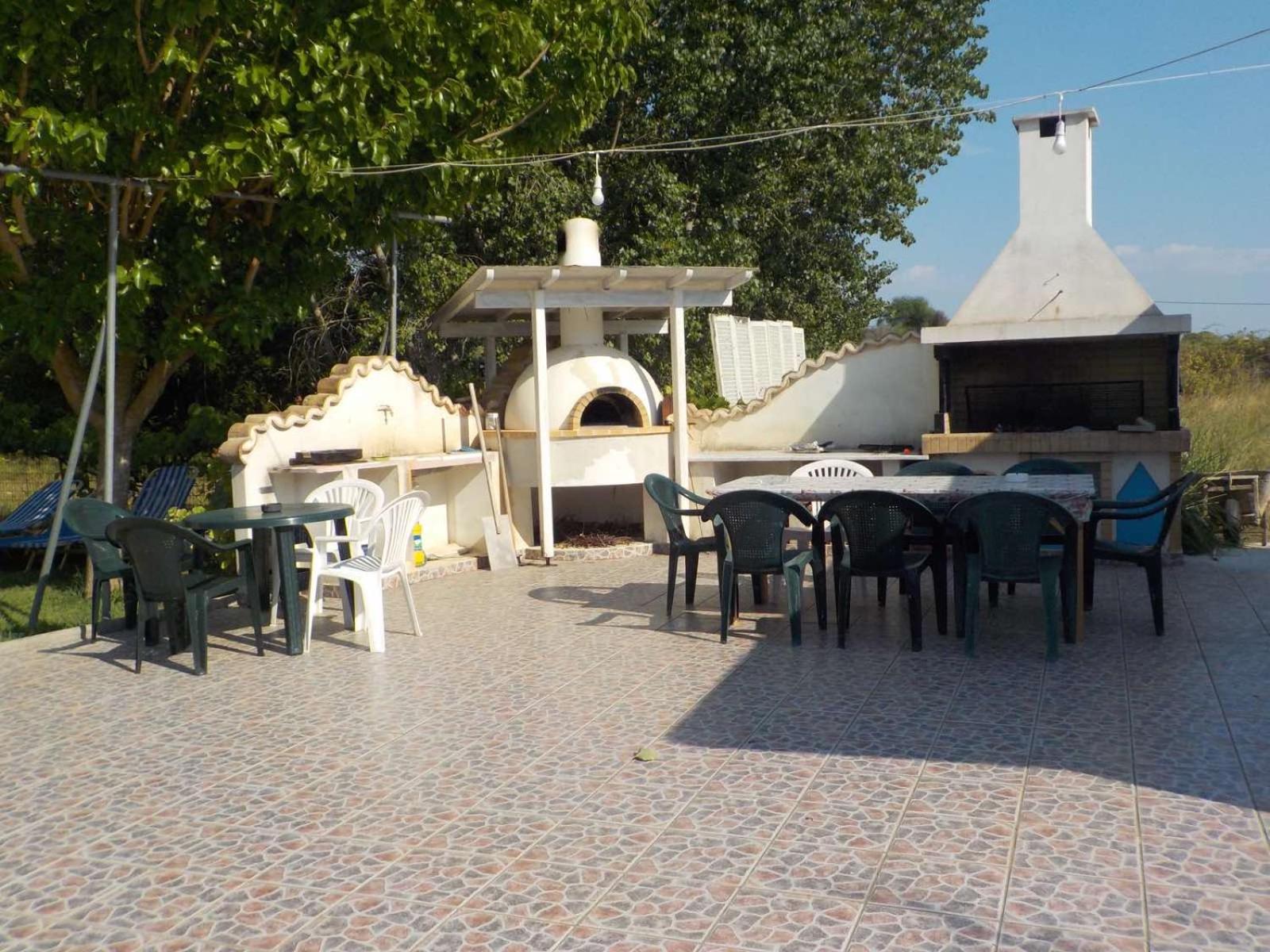 Yellow House photo 3