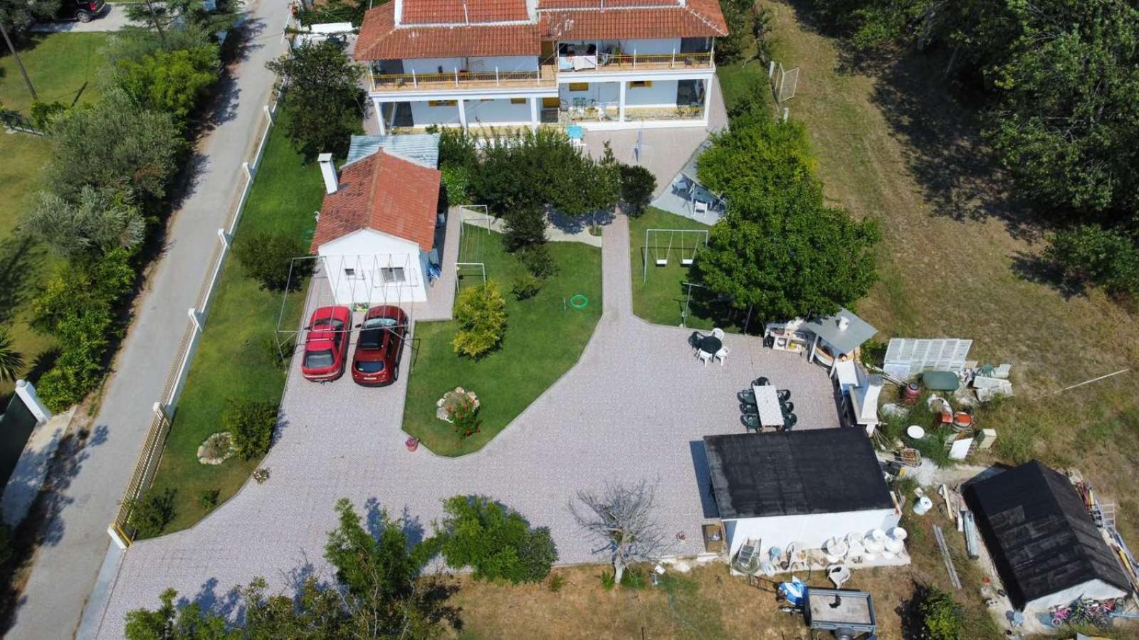 Yellow House photo 2