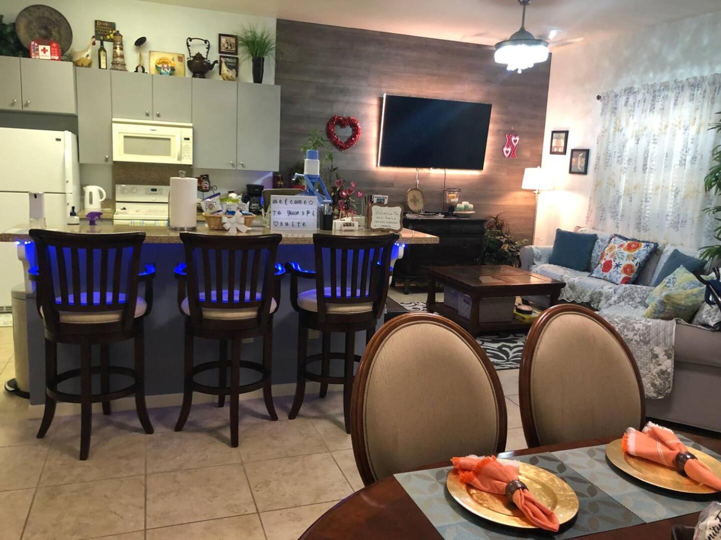 cozy & spacious condo 10min walk to beach view 2