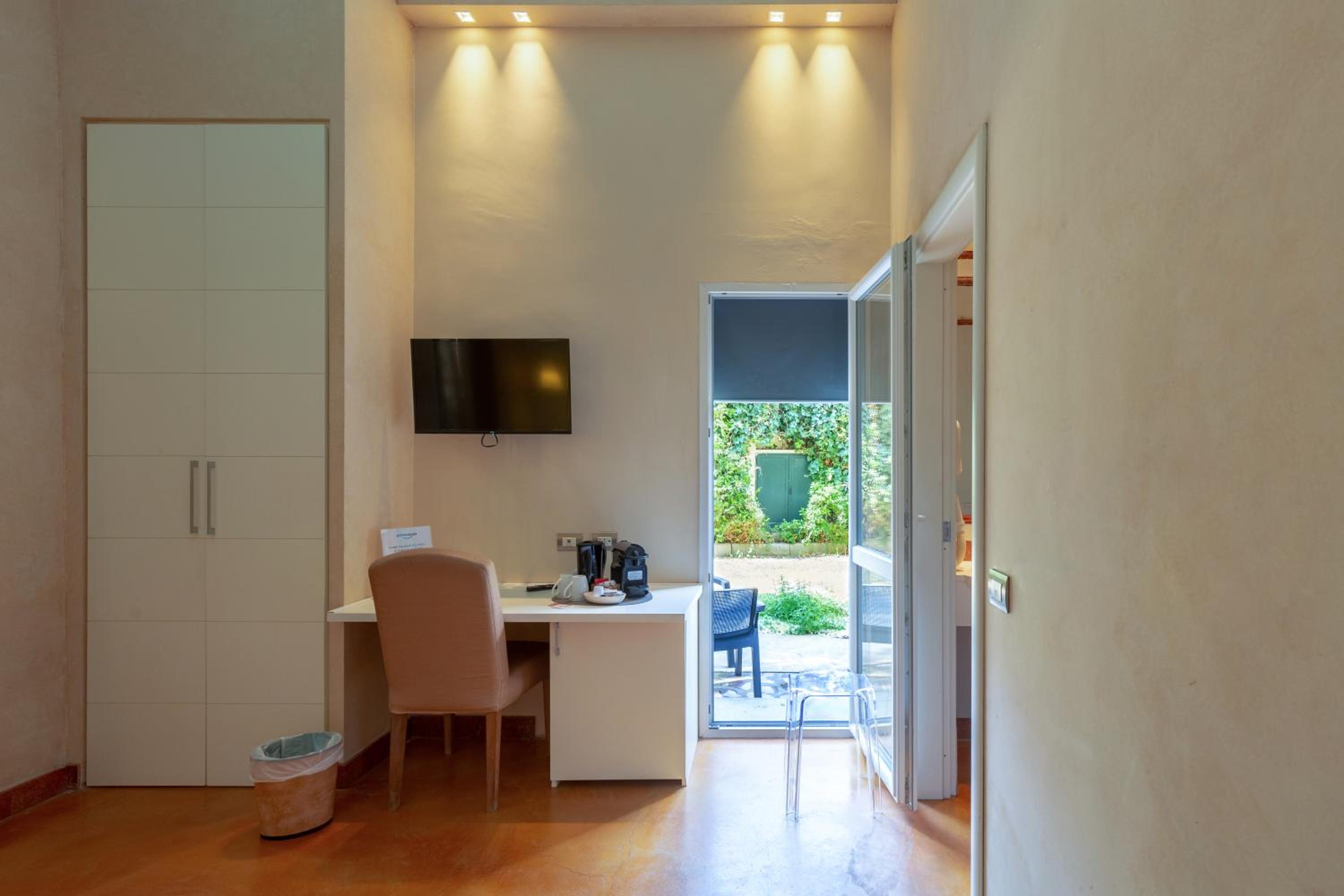 Aurora Garden Lodging - Rooms & Apartment