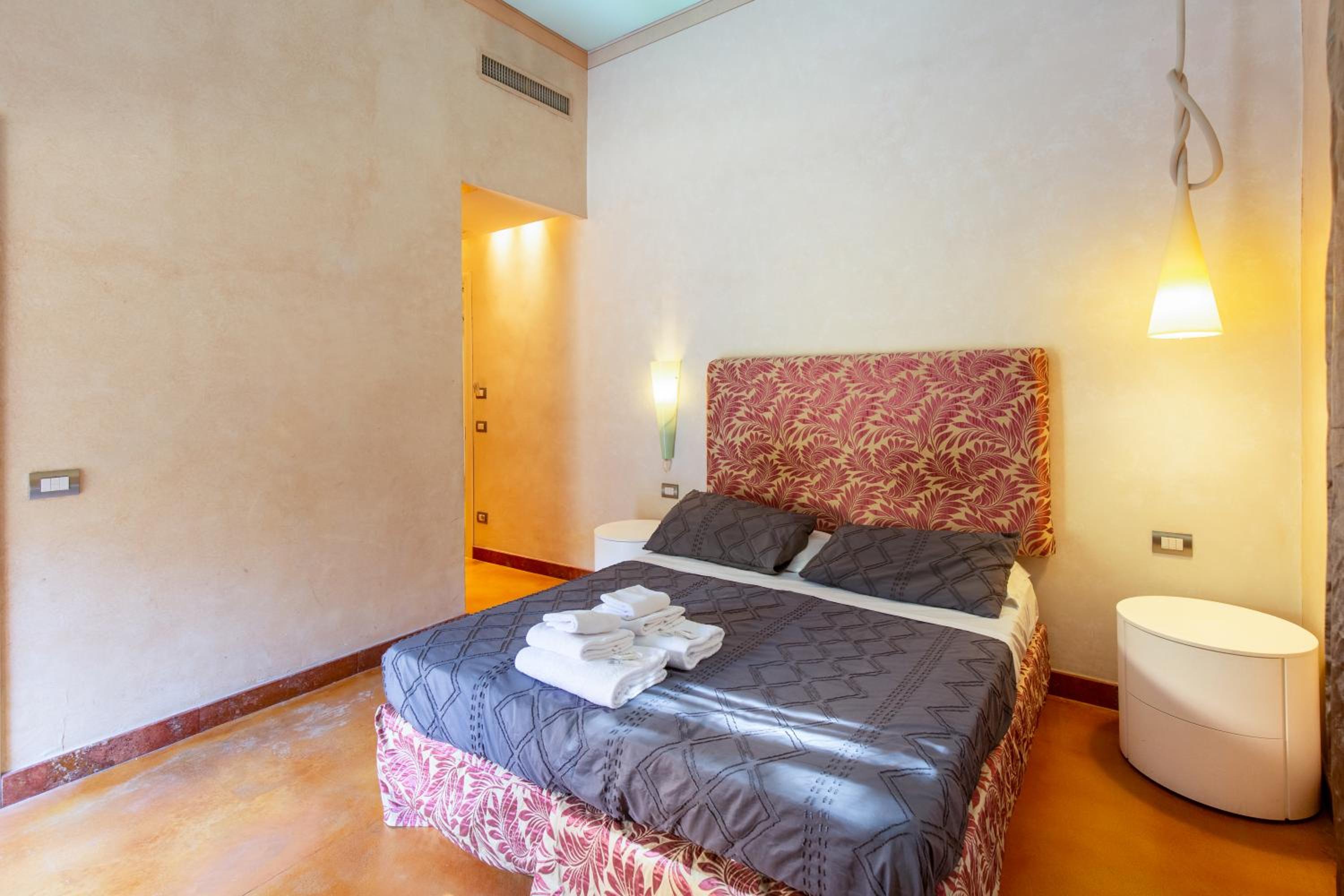 Aurora Garden Lodging - Rooms & Apartment