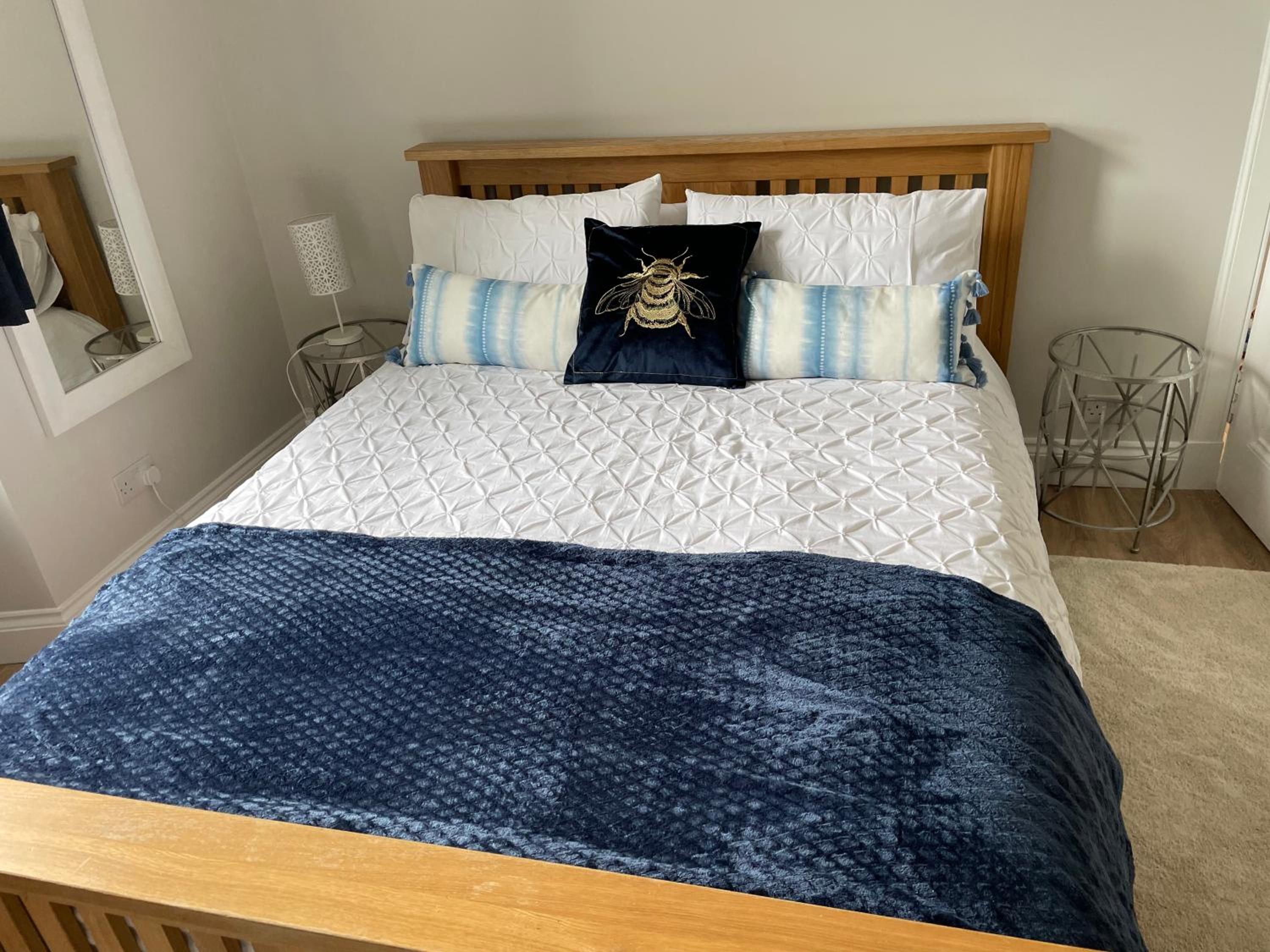Number 79, Cosy Central Helensburgh 1 Bedroom, ground floor pet friendly, garden view 5