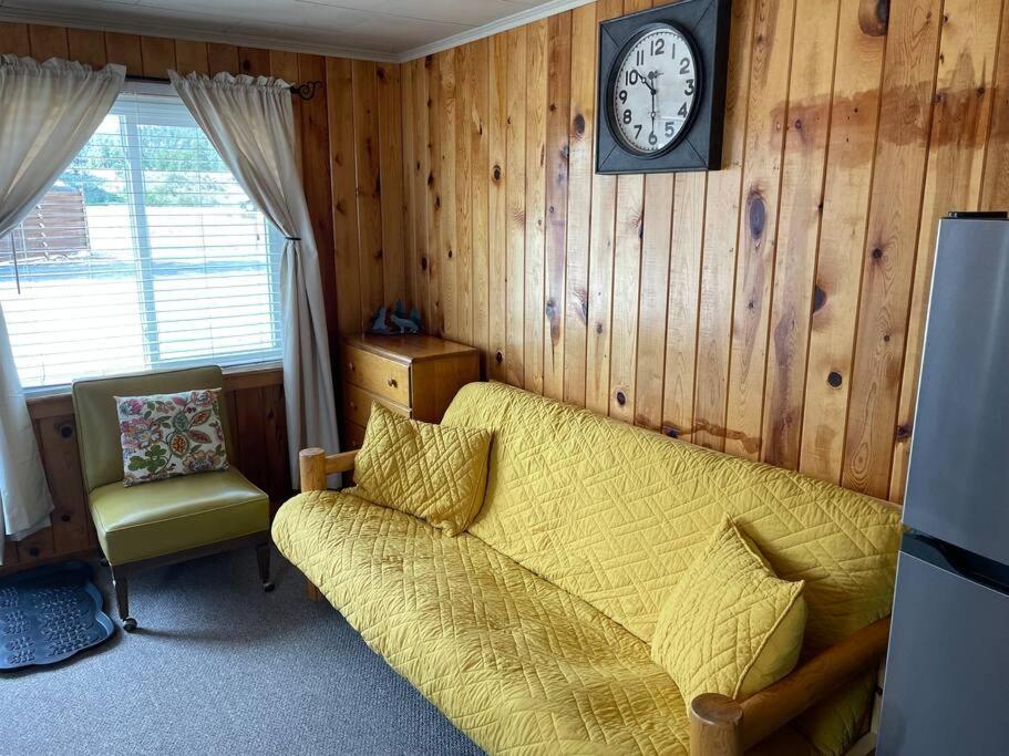 Cozy cabin #3 at Aspen Ridge Cabins view 4