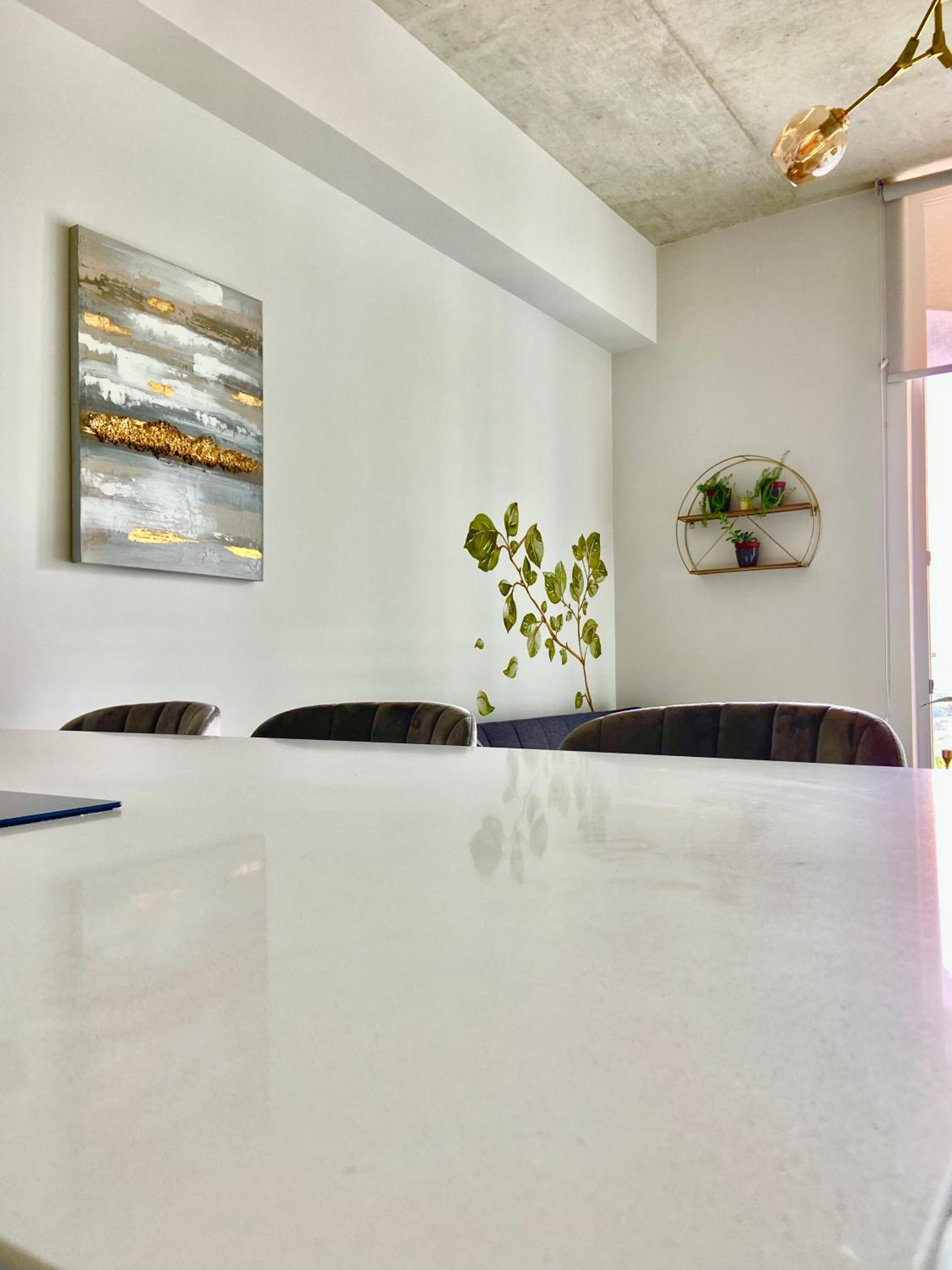 Cómodo y elegante apartamento en fabuloso condo!