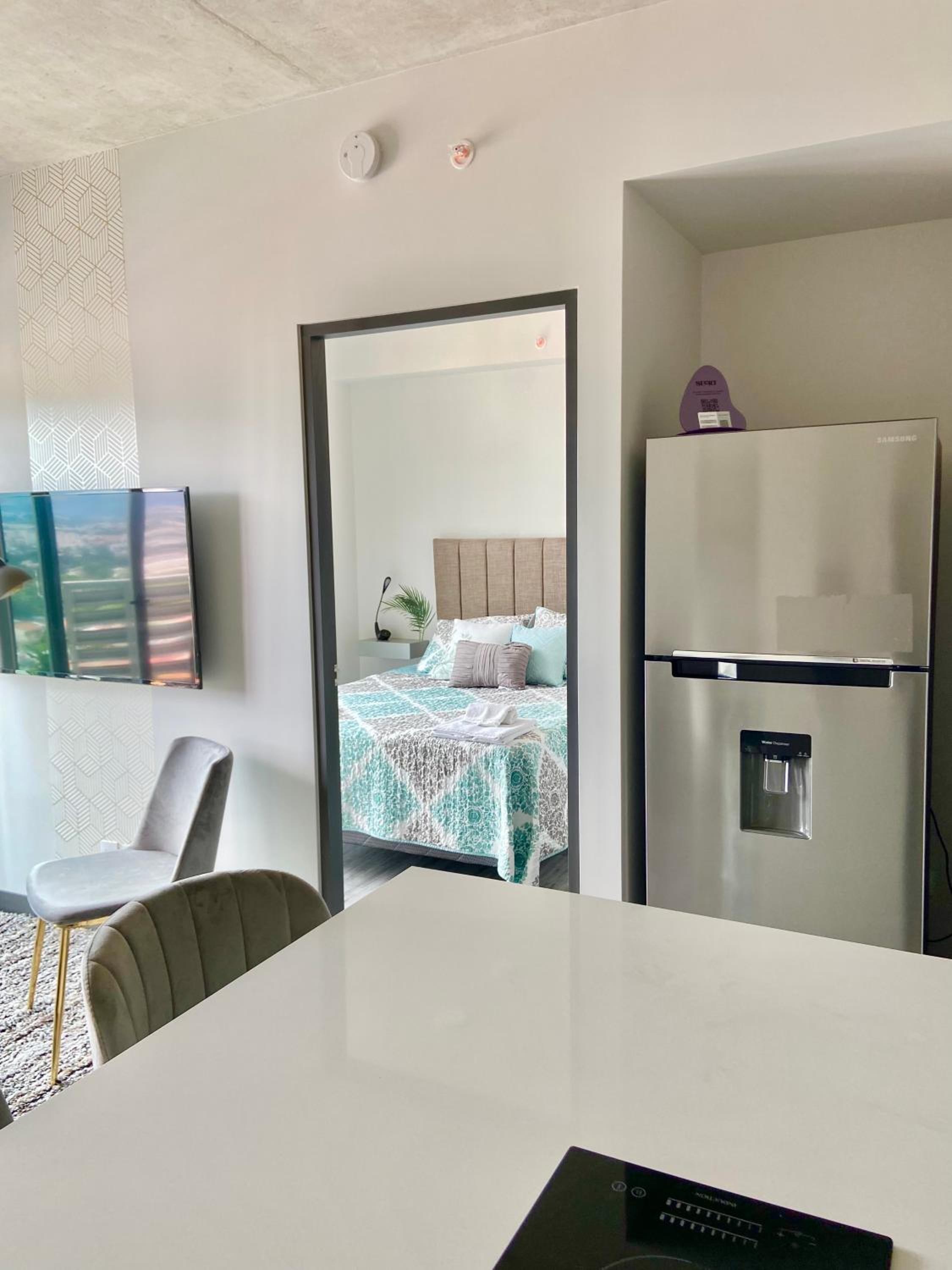 Cómodo y elegante apartamento en fabuloso condo!