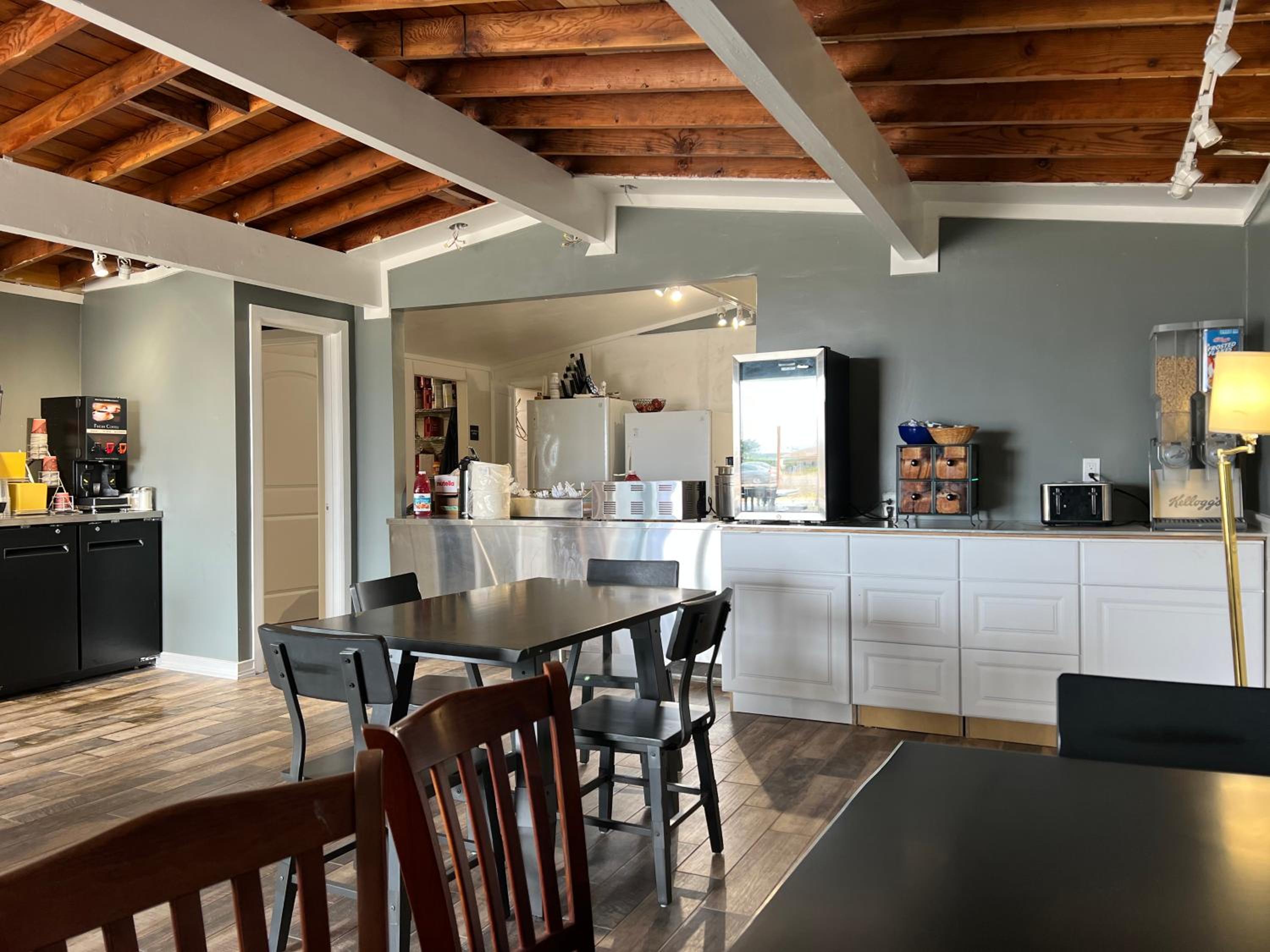 San Simeon Vacations - Pacific Coast Roadhouse Hotel - Property Image 13