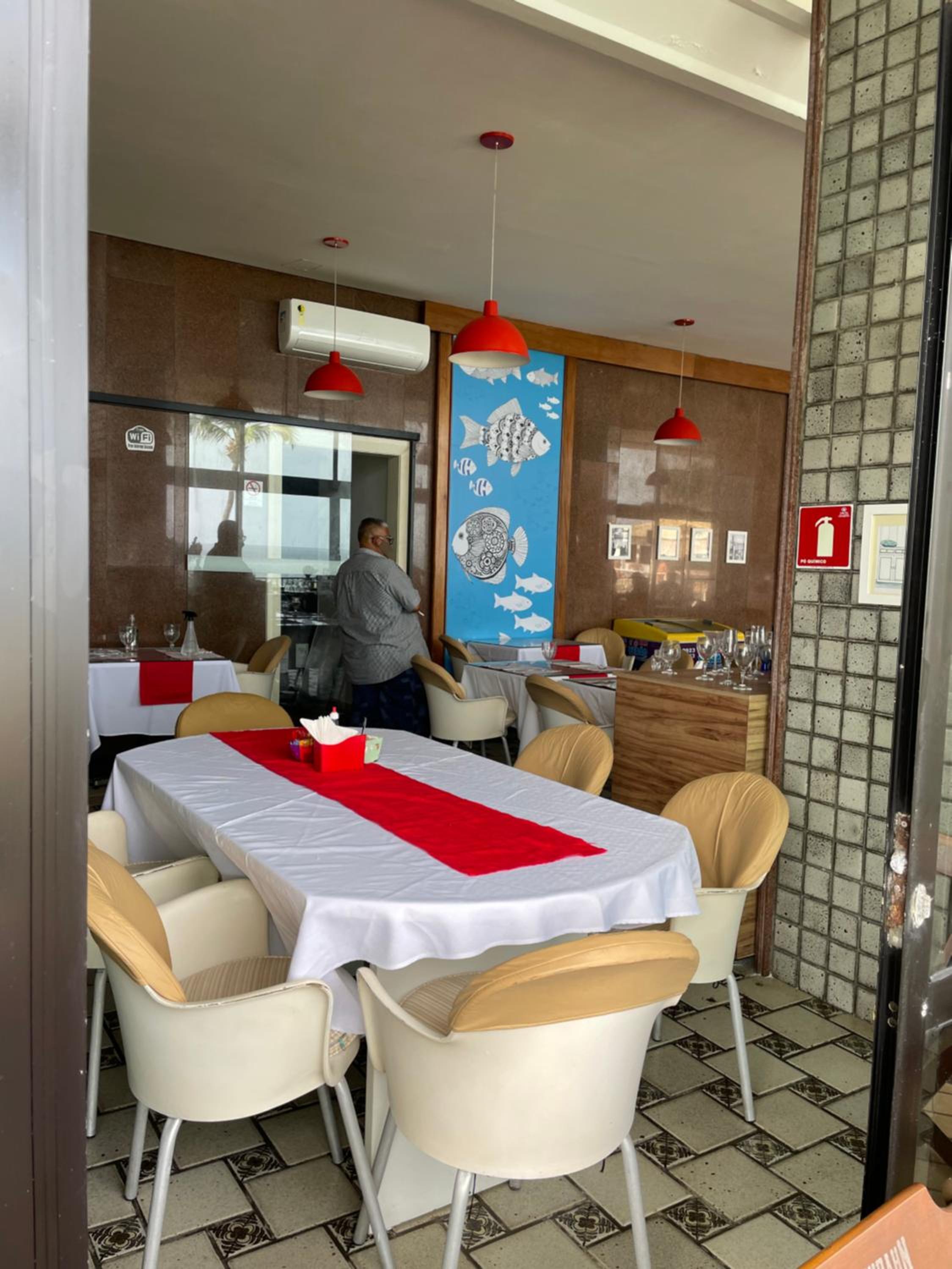 Apartamento beira mar localizado no Ondina Apart