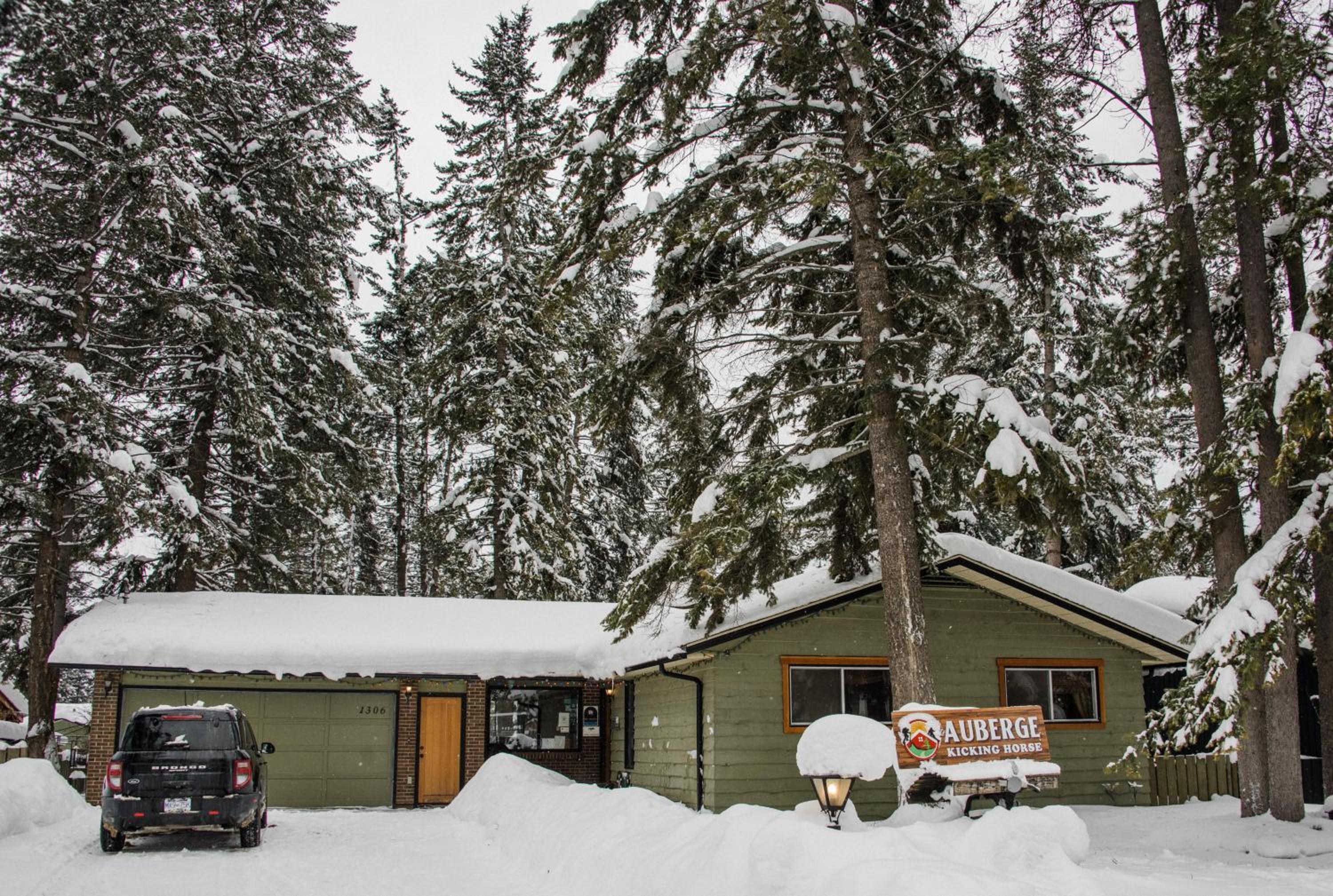Auberge Kicking Horse Guest House
