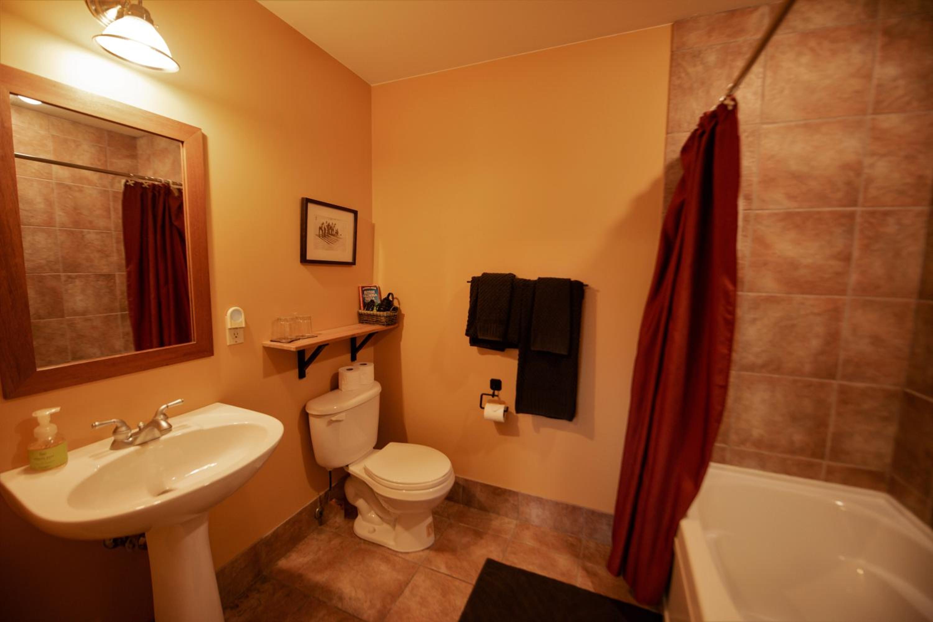 Auberge Kicking Horse Guest House