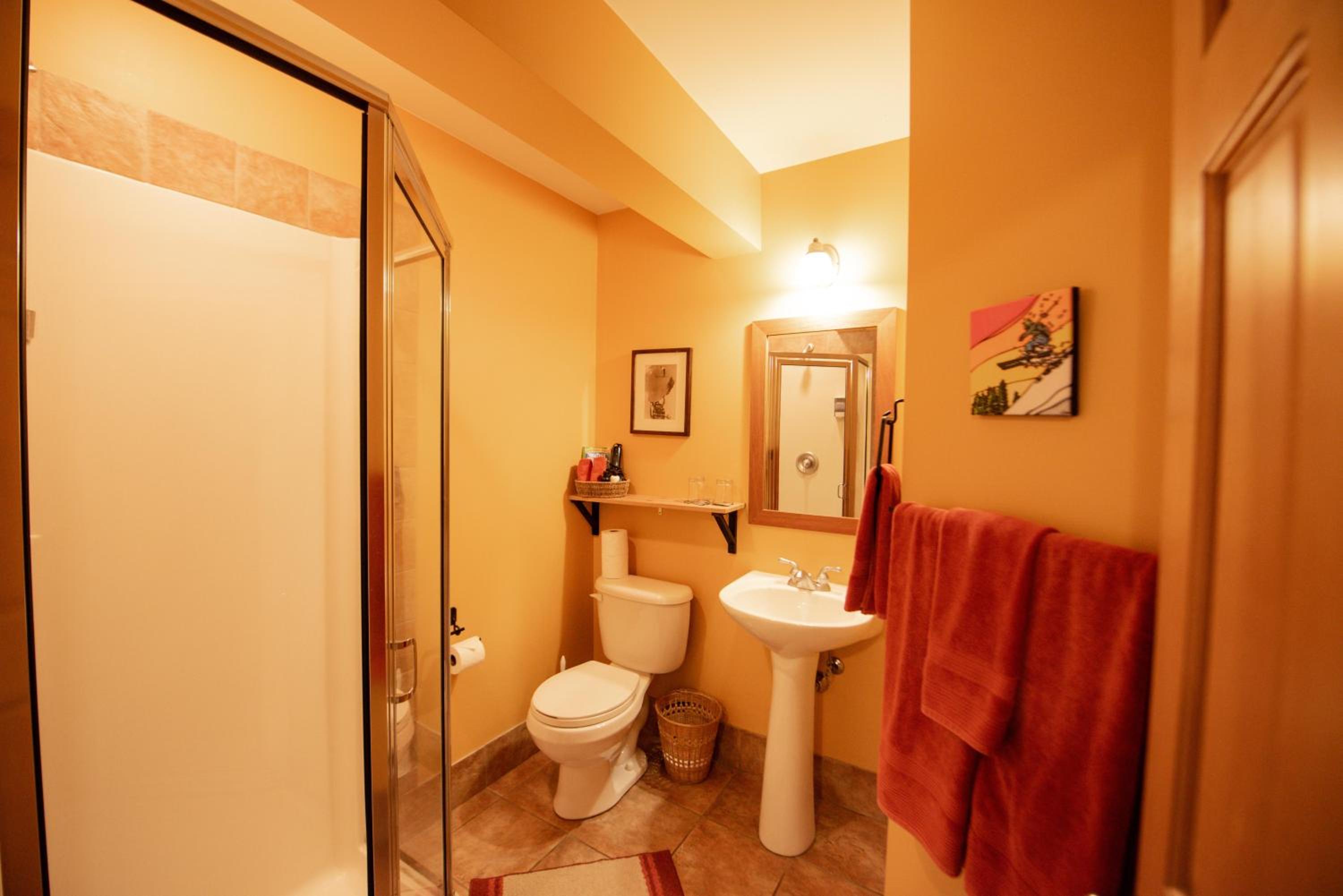 Auberge Kicking Horse Guest House