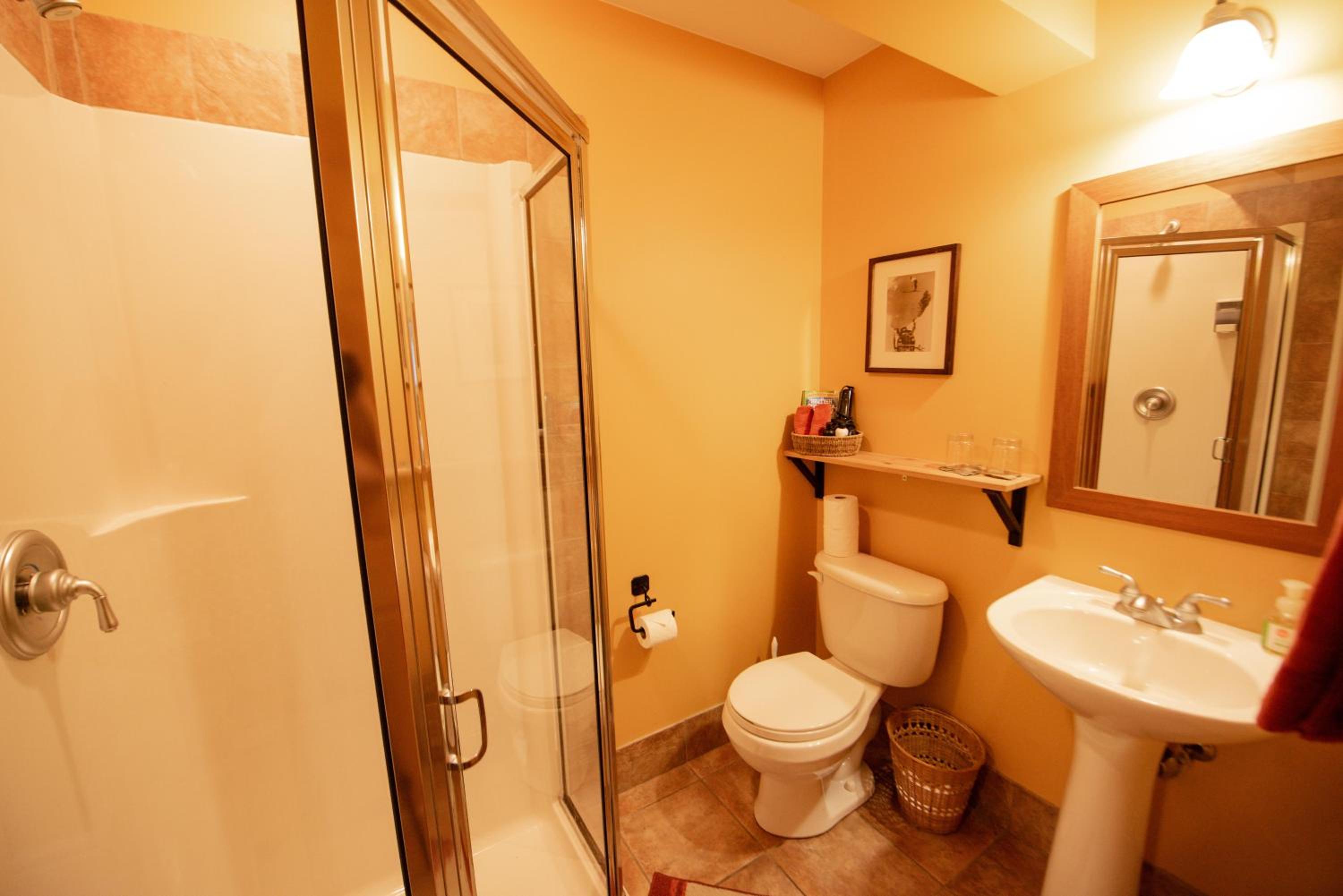 Auberge Kicking Horse Guest House