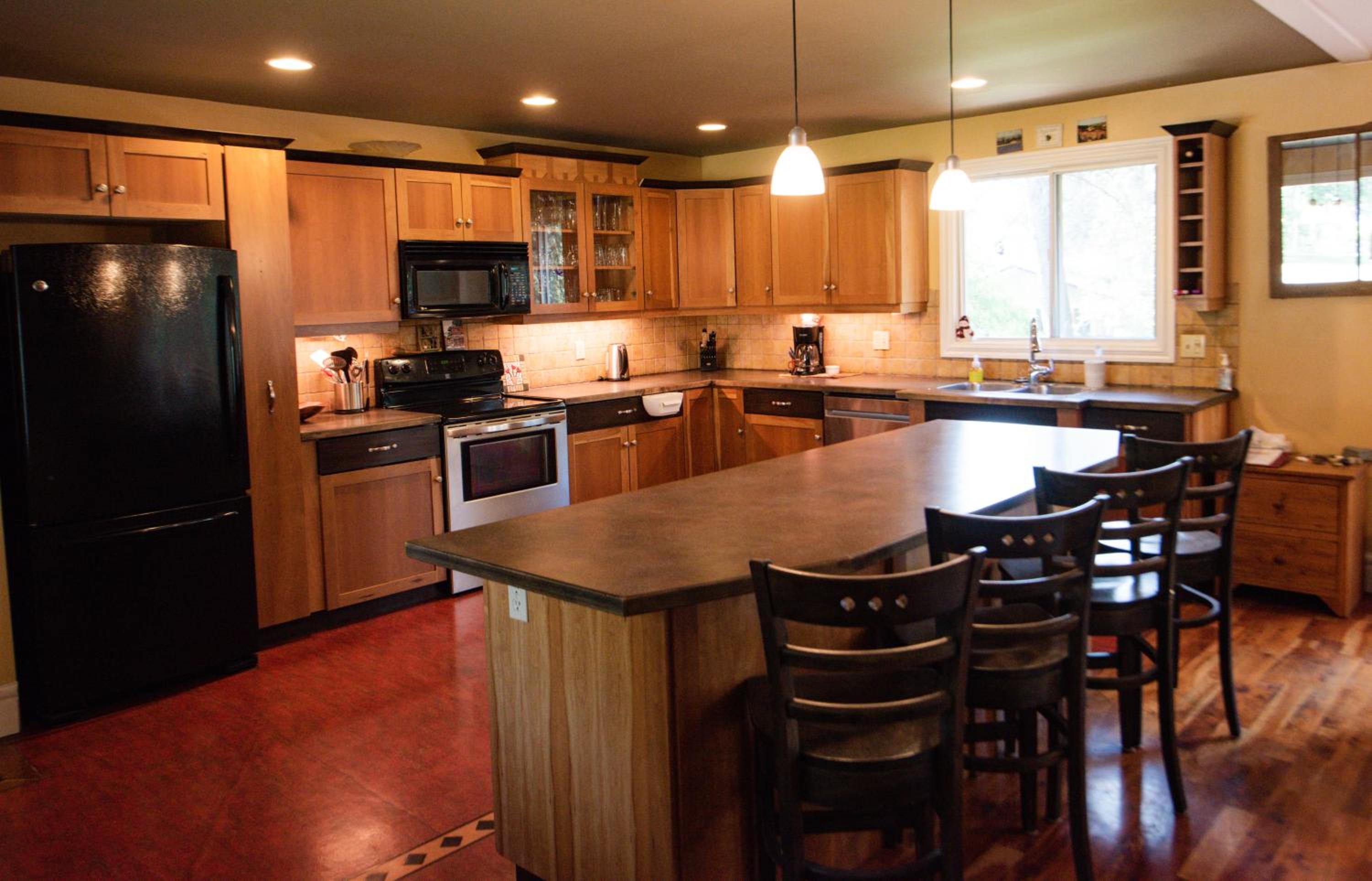 Auberge Kicking Horse Guest House