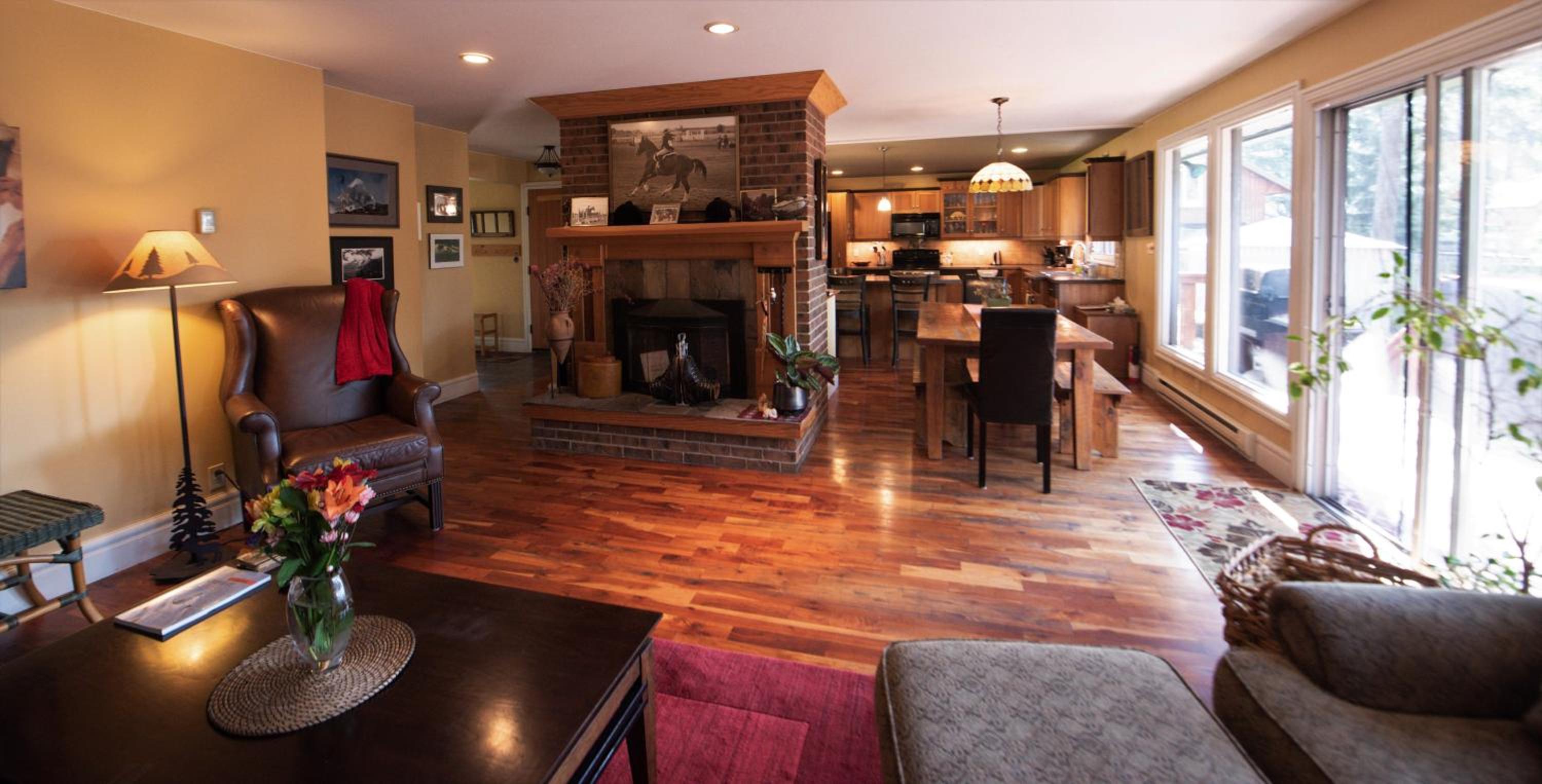 Auberge Kicking Horse Guest House