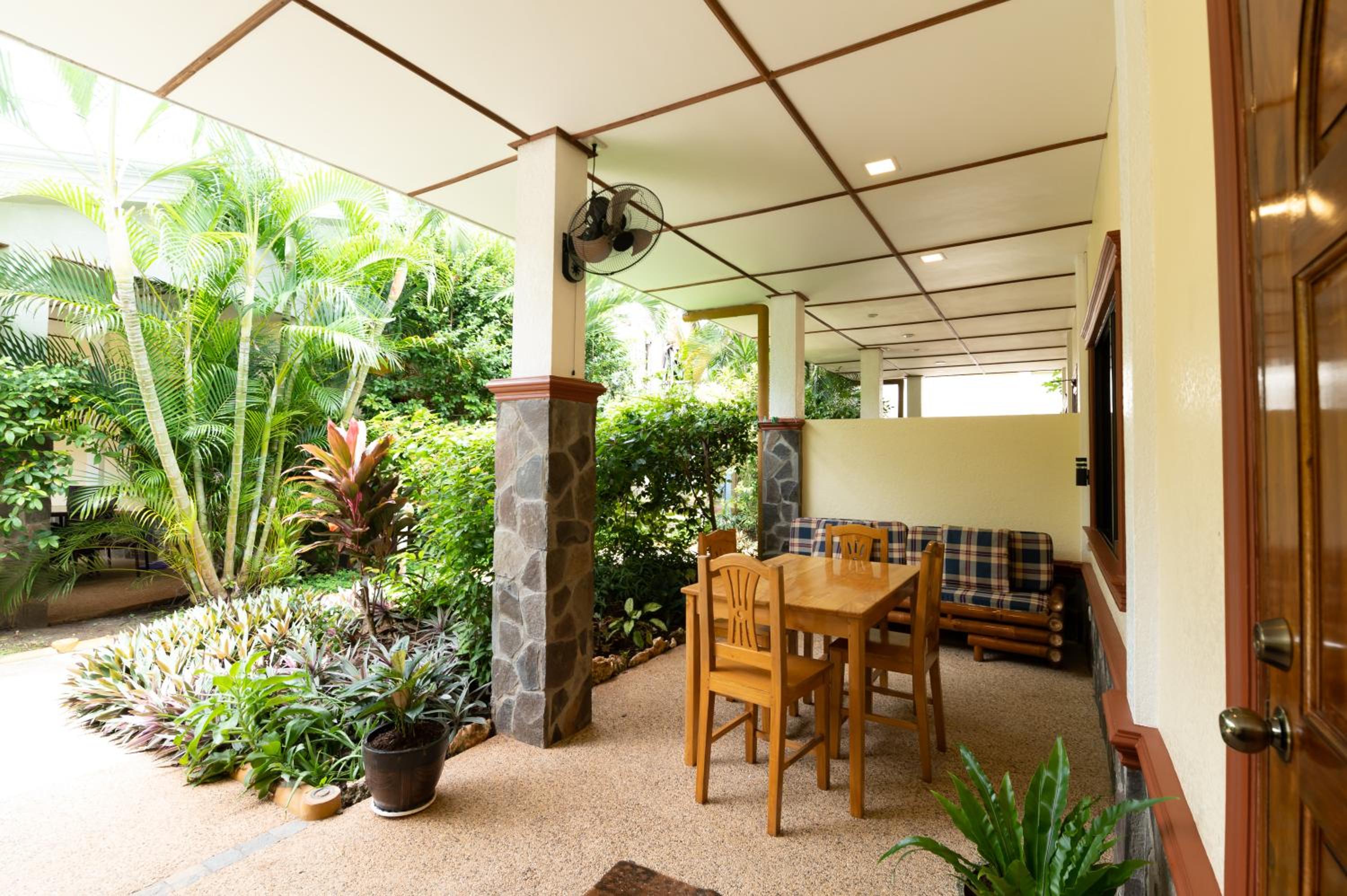 Alona Apartments