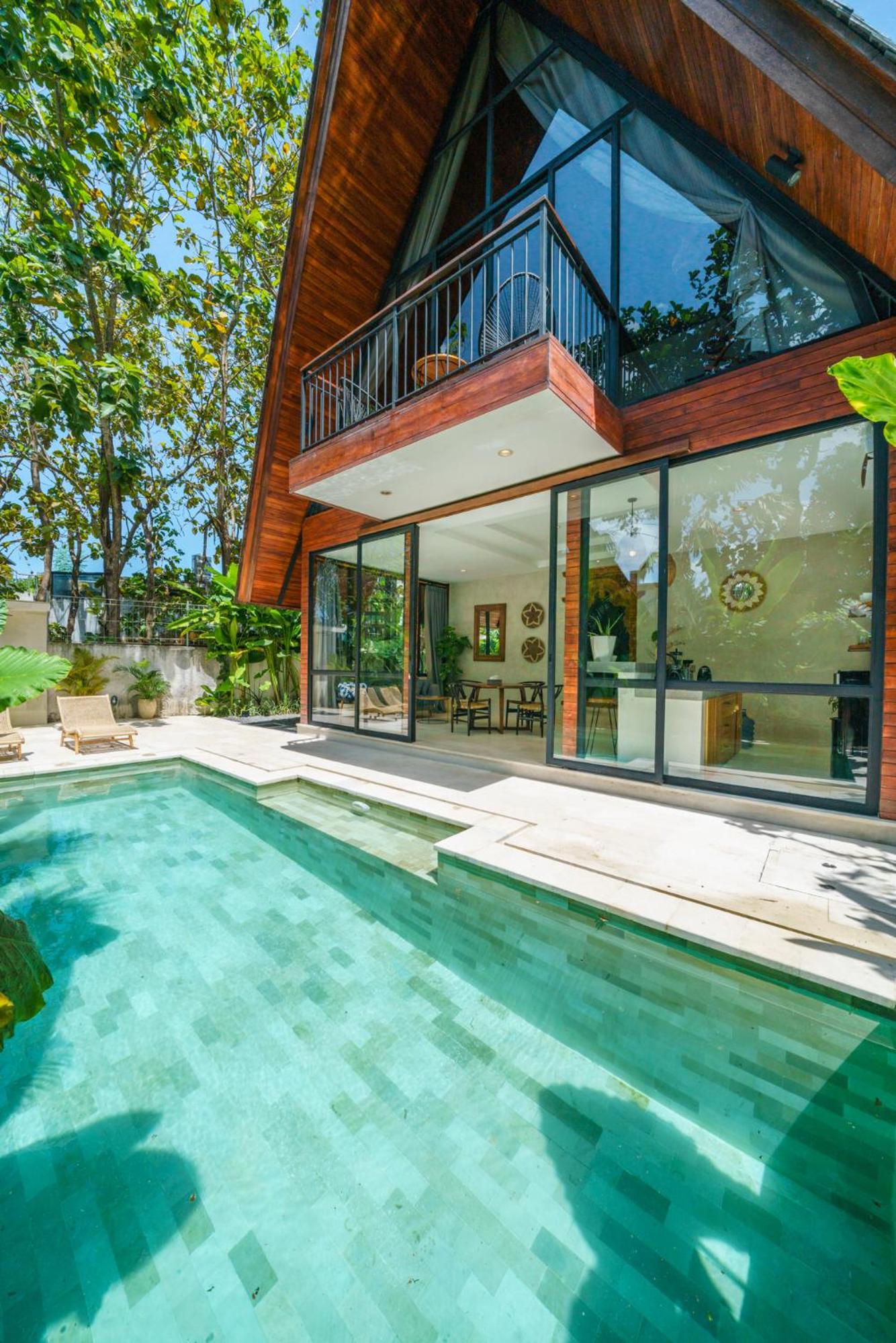 Villa Kirana - Designer 2-bedroom Villa with pool in Pererenan view 3