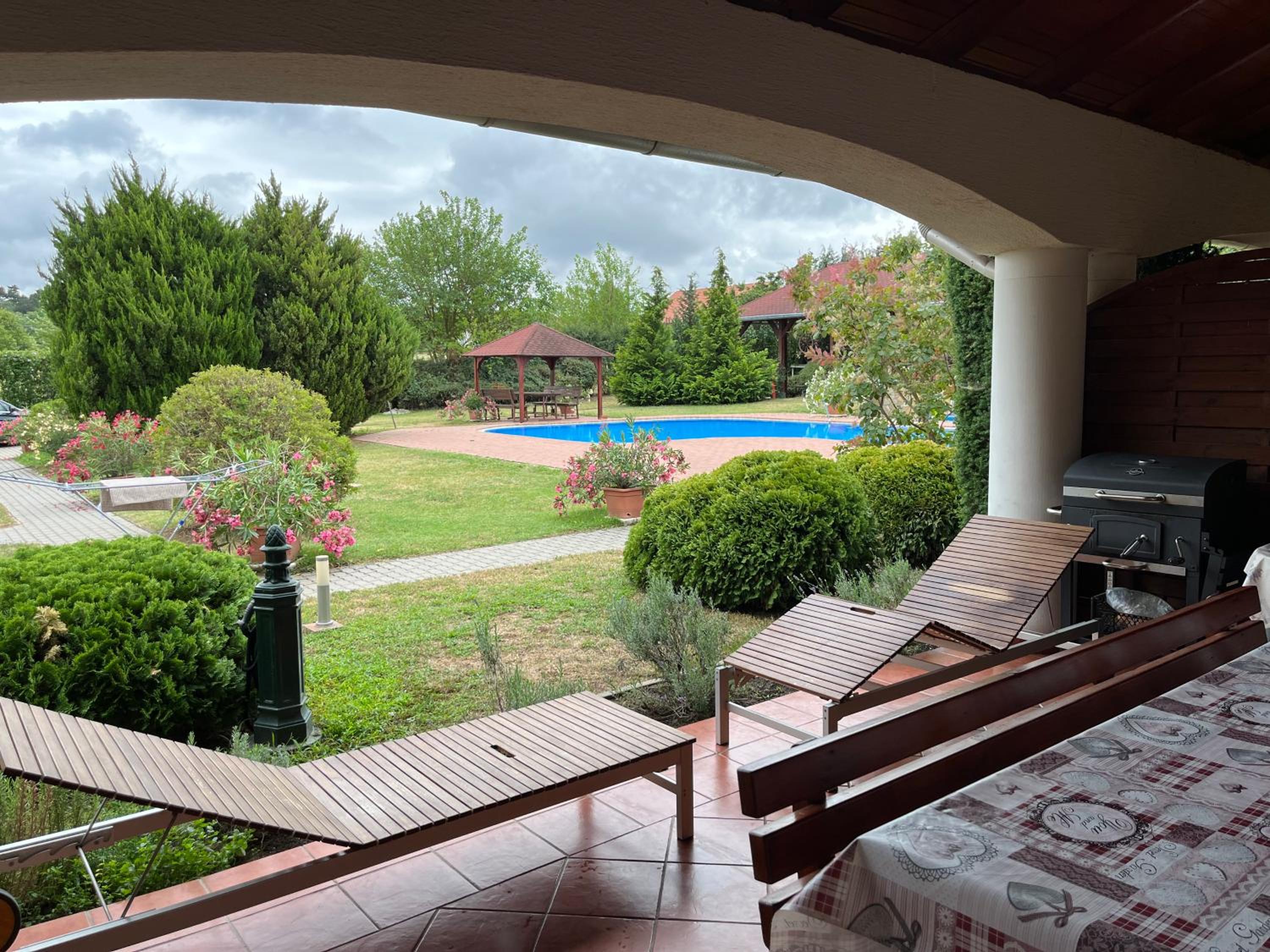 Szőlősgyörök Kun Apartment with 3 bedrooms on 92 in view 3