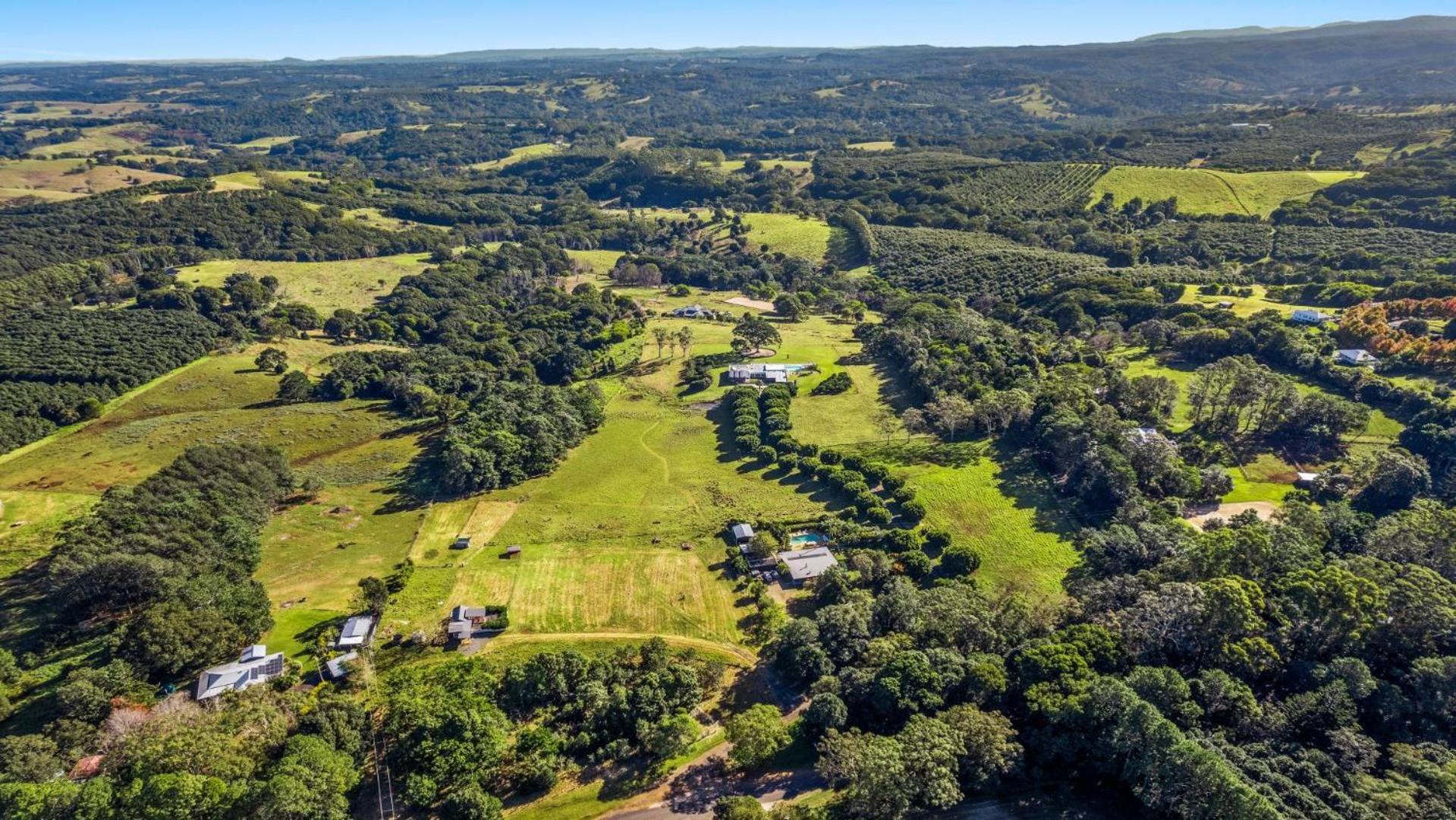 Amileka - luxury 25 acre estate with pool