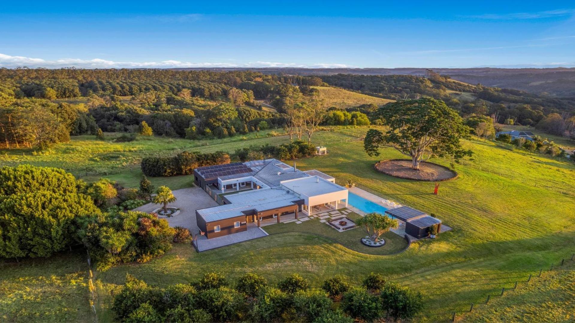 Amileka - luxury 25 acre estate with pool
