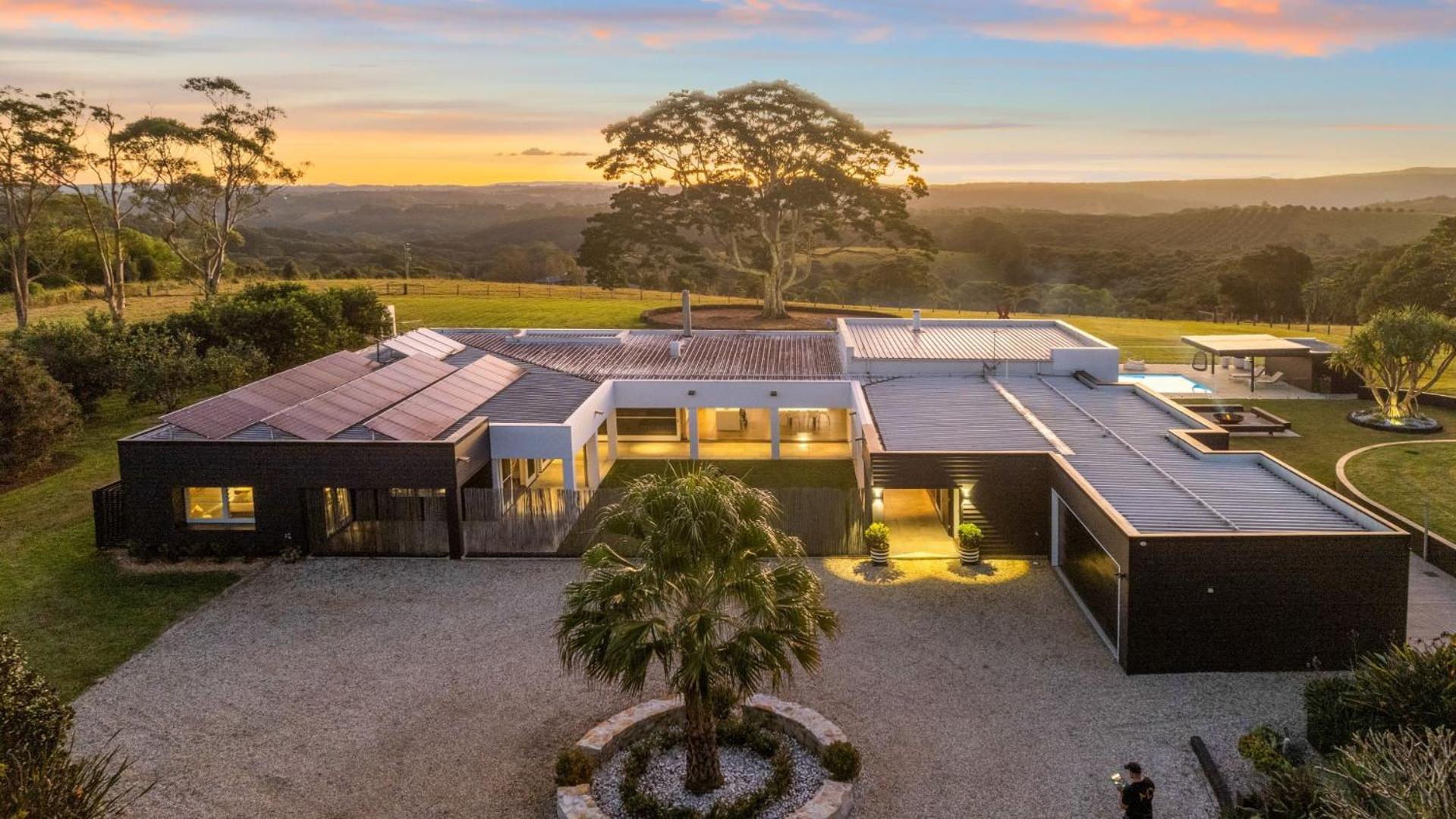 Amileka - luxury 25 acre estate with pool