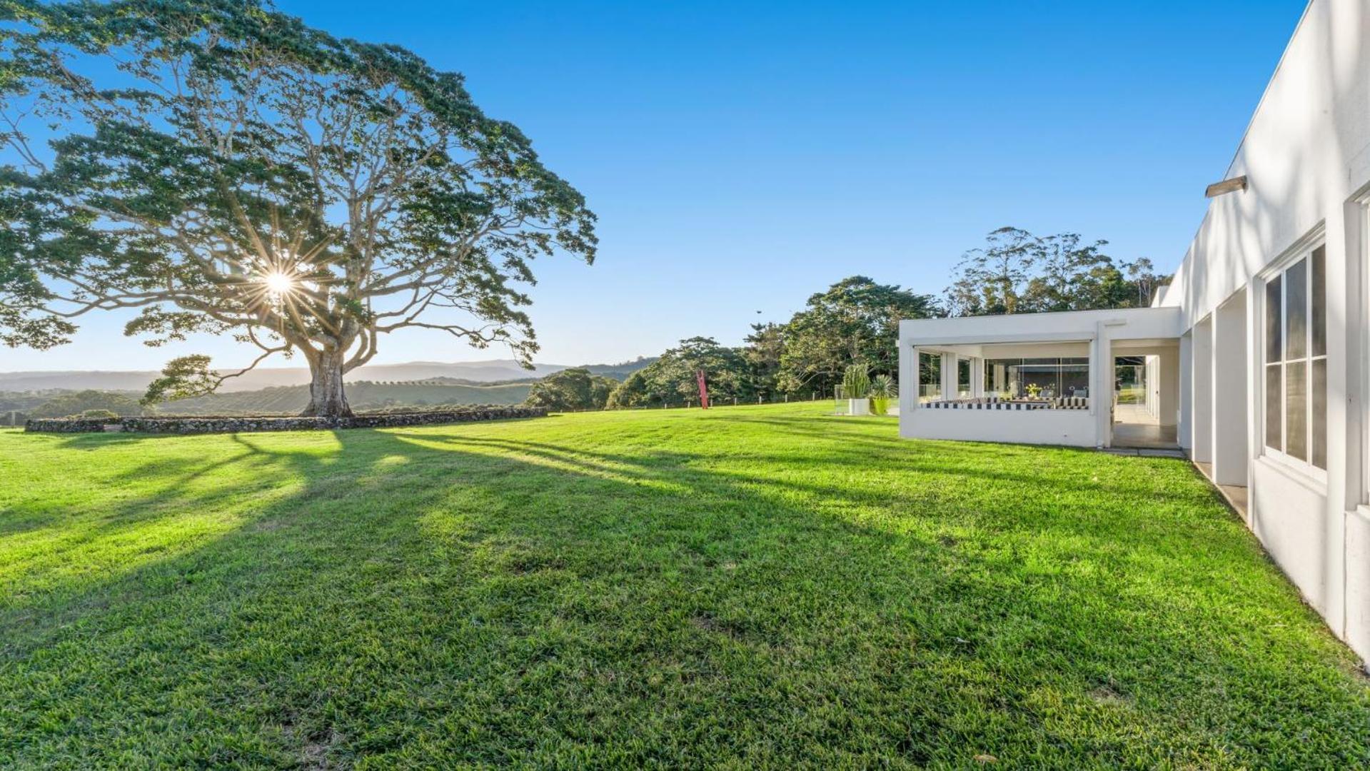 Amileka - luxury 25 acre estate with pool