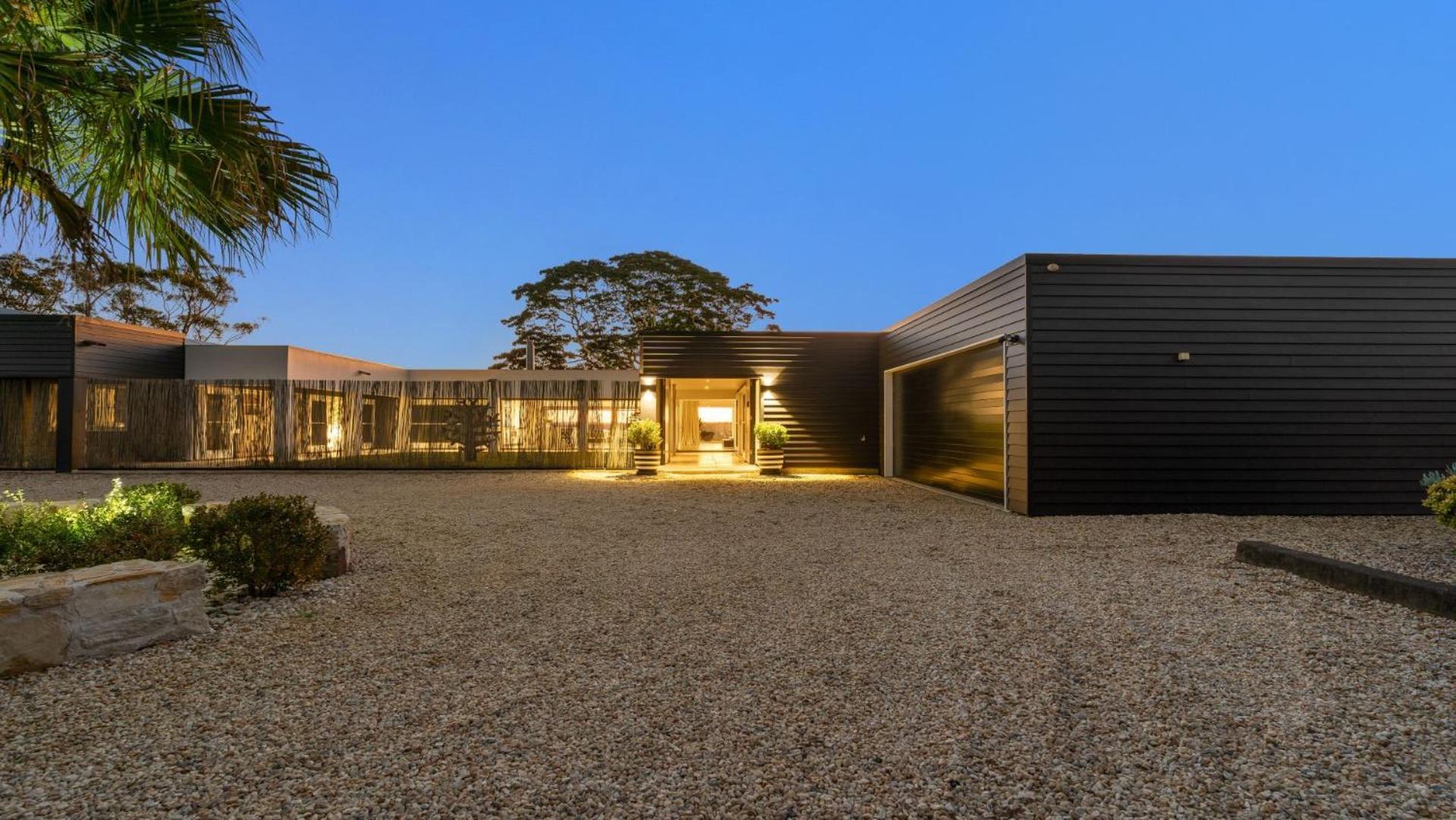 Amileka - luxury 25 acre estate with pool