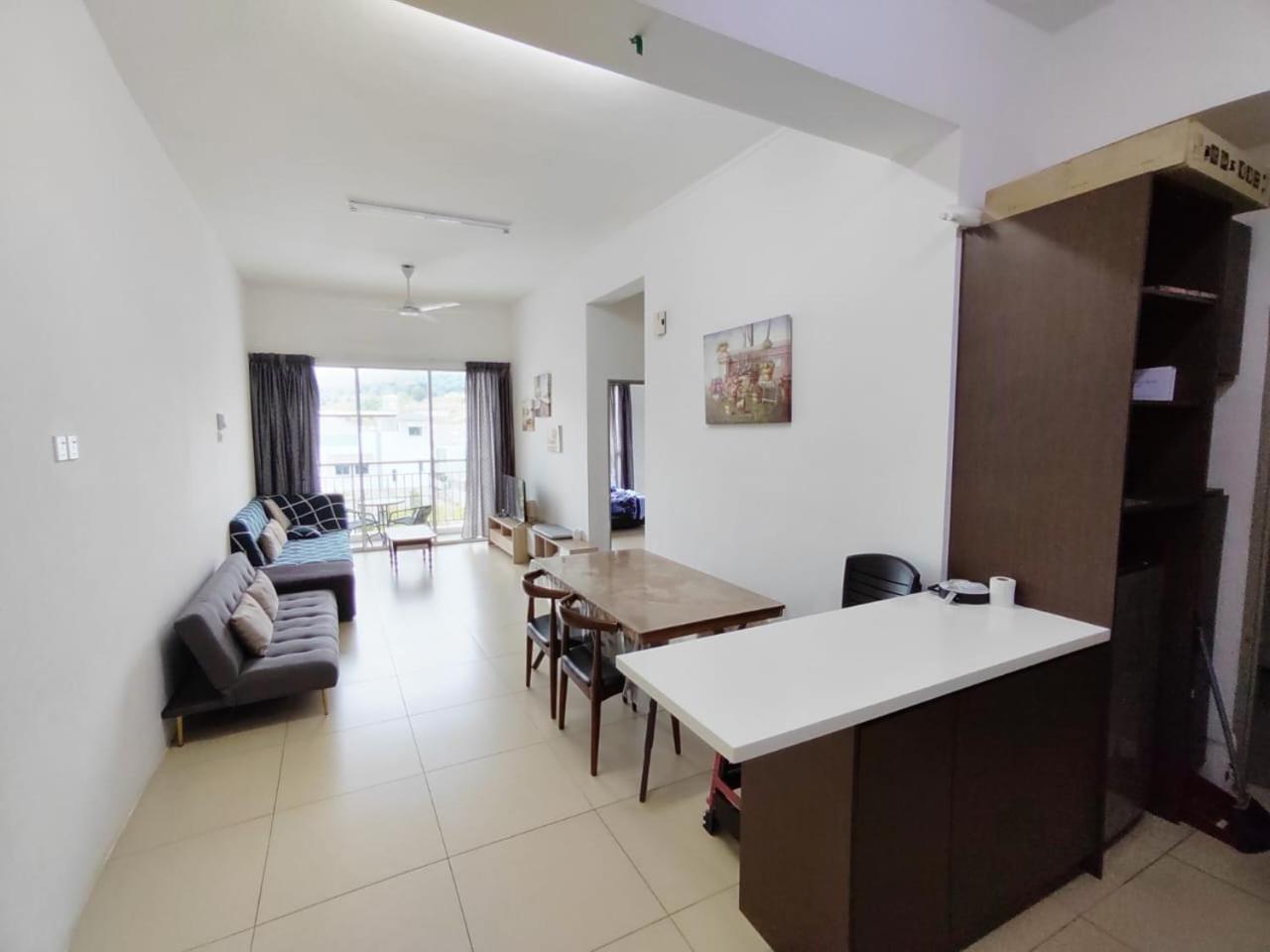 Cameron 3room Golden Hills