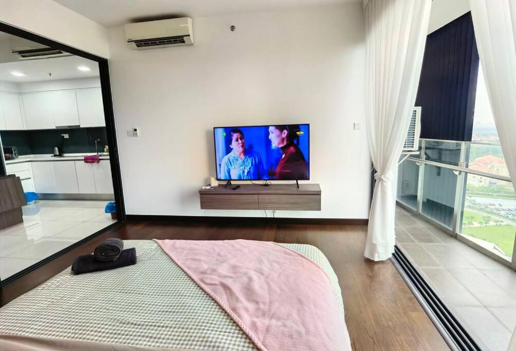 Almas Modern Warm Studio Puteri Harbour BySTAY photo 5