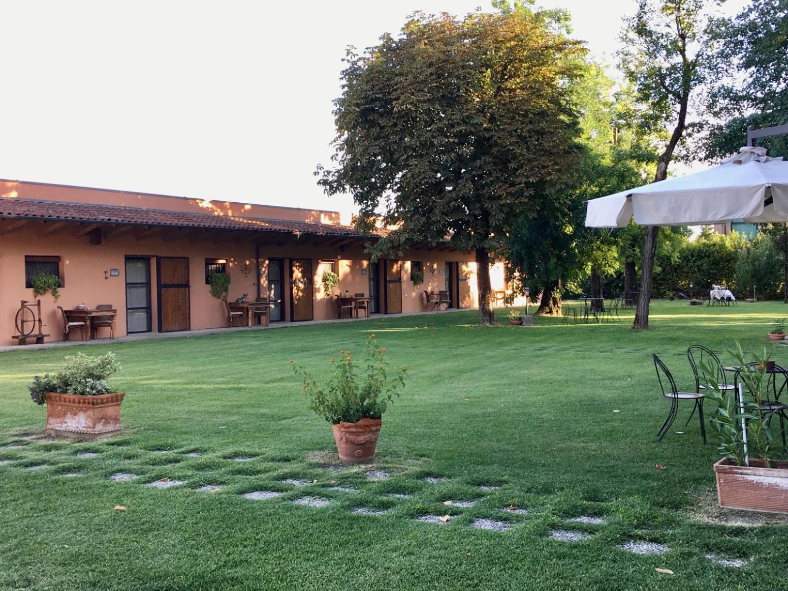 Società agricola le more Agriturismo La Dondina view 2