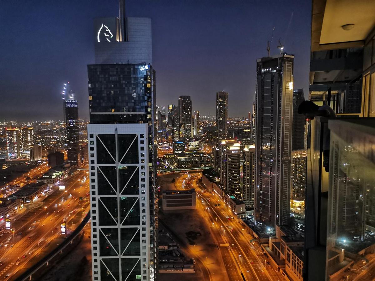 Vacay Lettings -Spotlight infinity pool at Paramount Tower