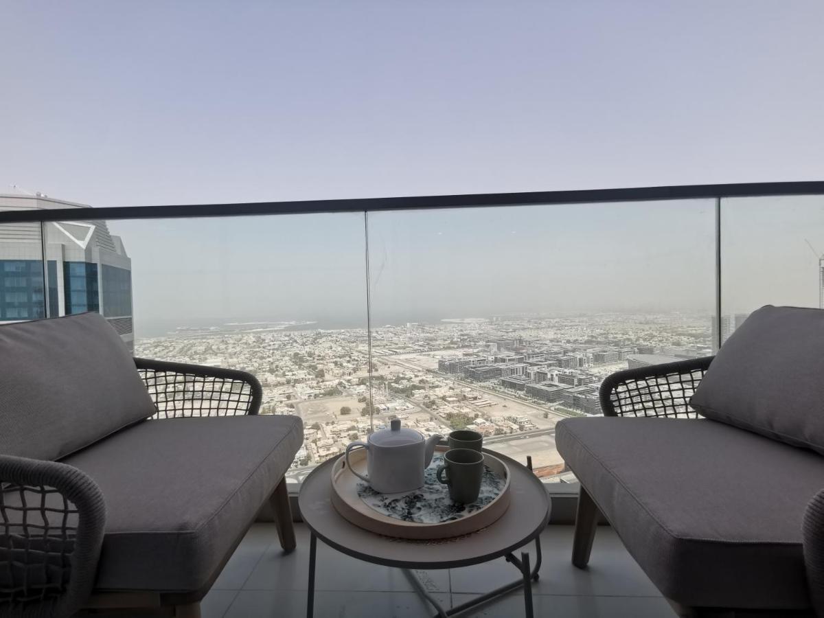 Vacay Lettings -Spotlight infinity pool at Paramount Tower