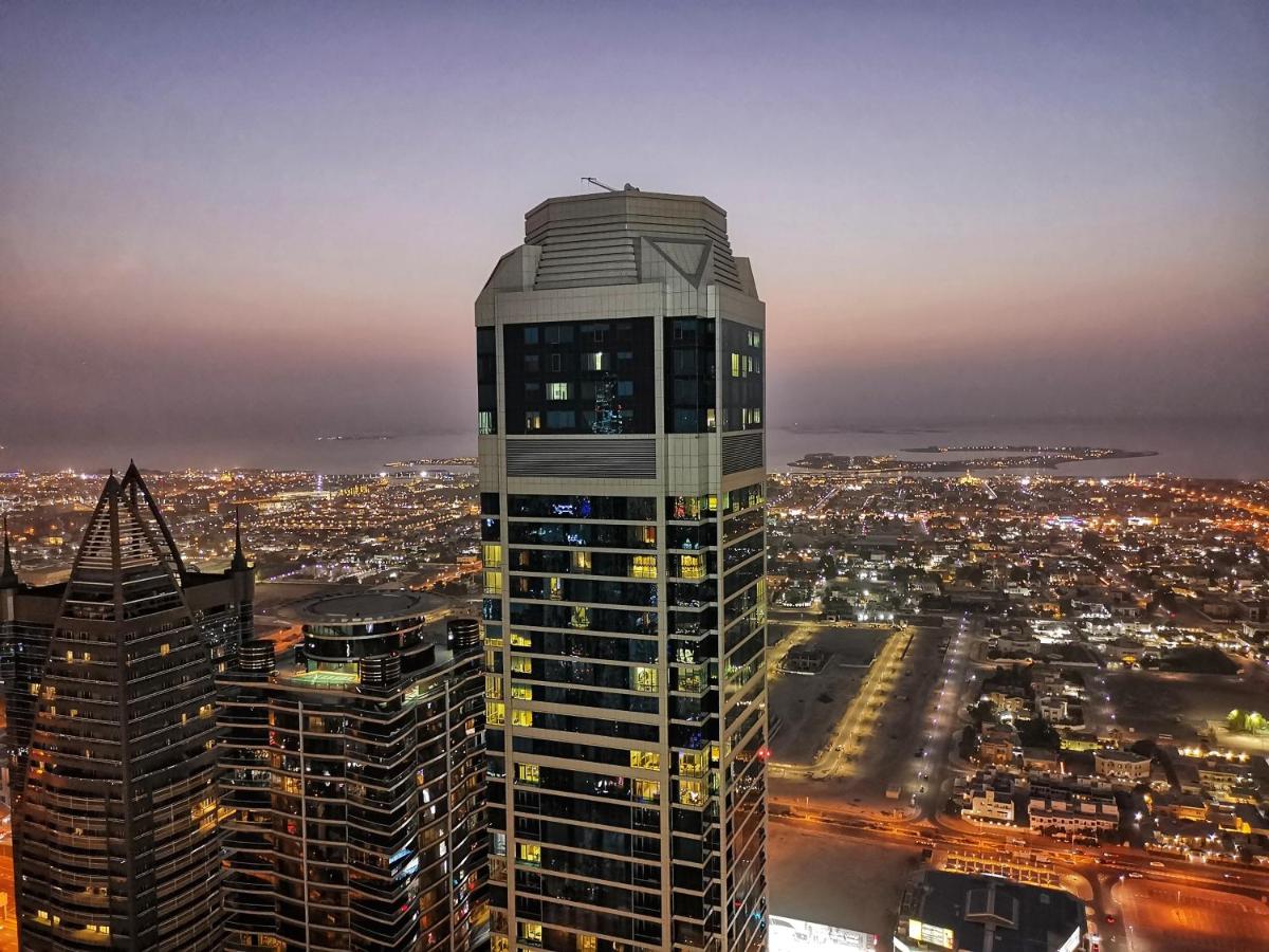 Vacay Lettings -Spotlight infinity pool at Paramount Tower