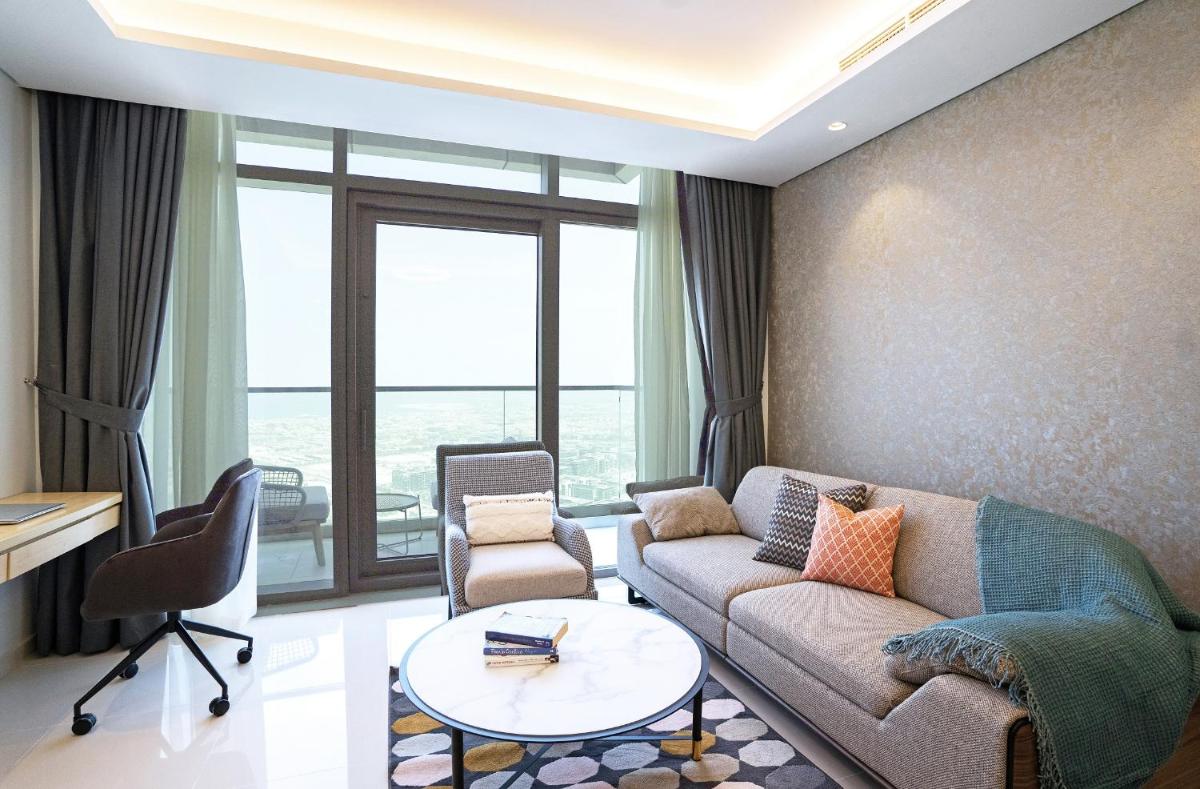 Vacay Lettings -Spotlight infinity pool at Paramount Tower