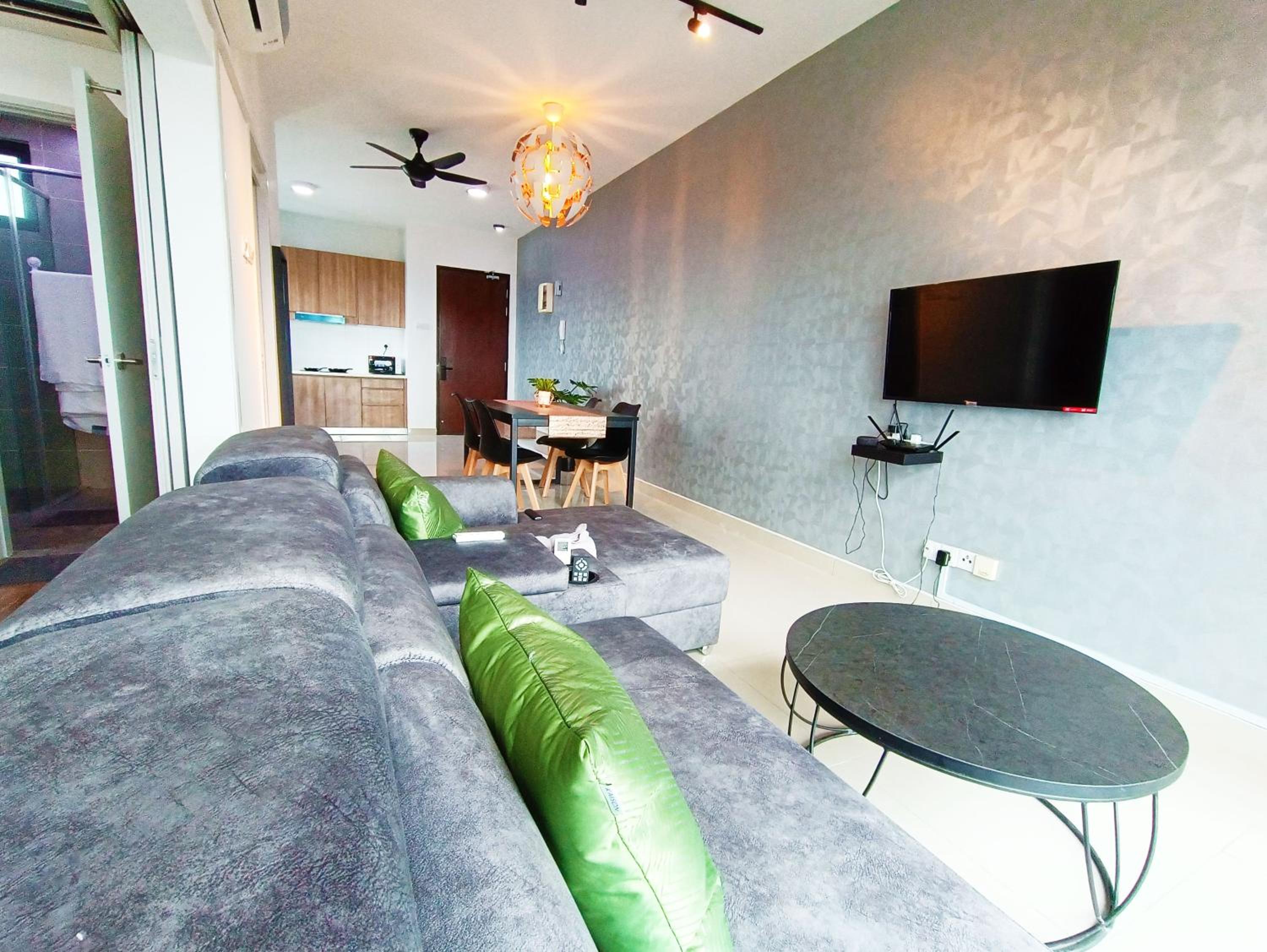 Netflix # Sky Suite near Jaya One by Salaam Suites, 2 pax photo 7