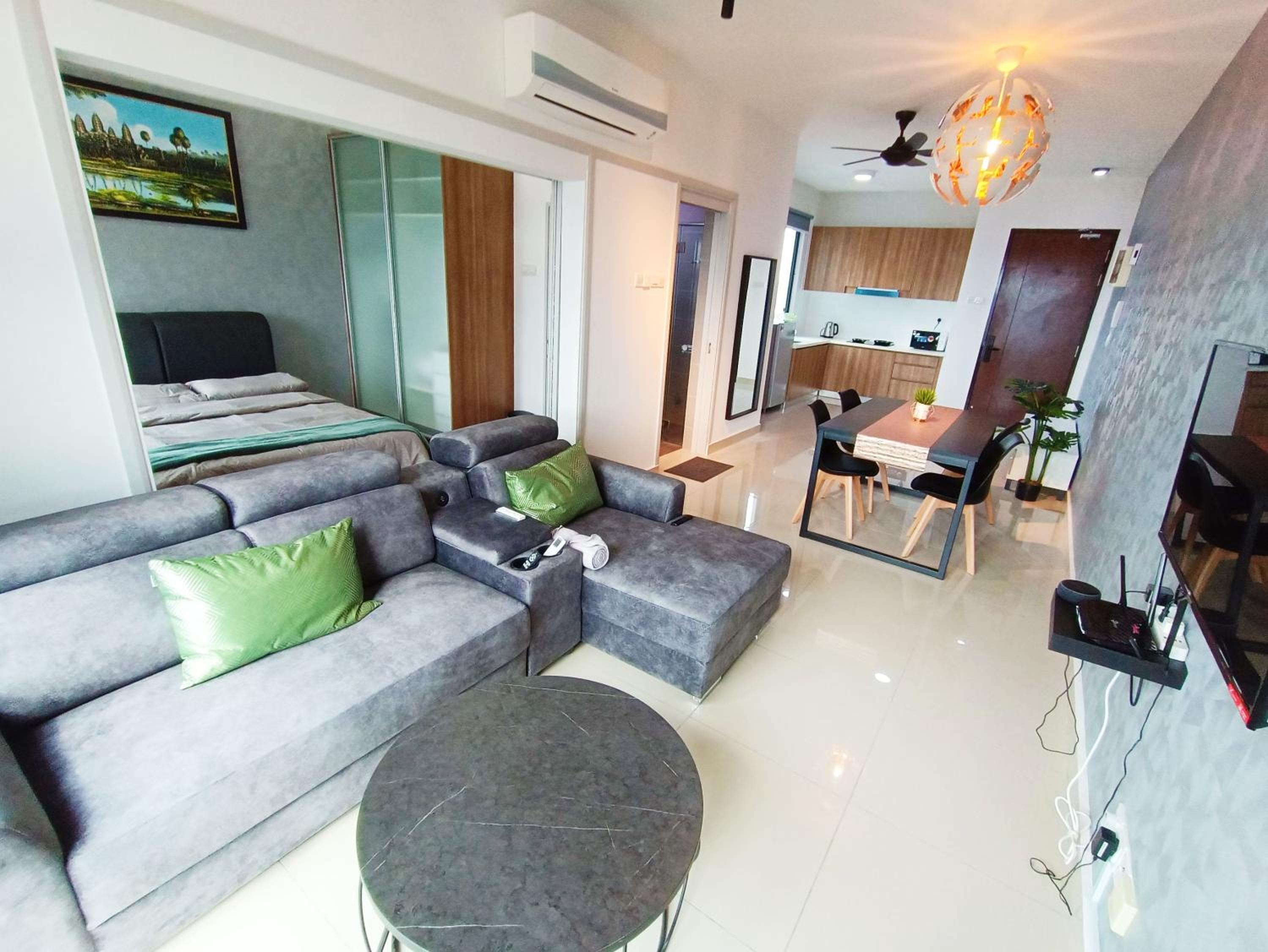 Netflix # Sky Suite near Jaya One by Salaam Suites, 2 pax photo 2