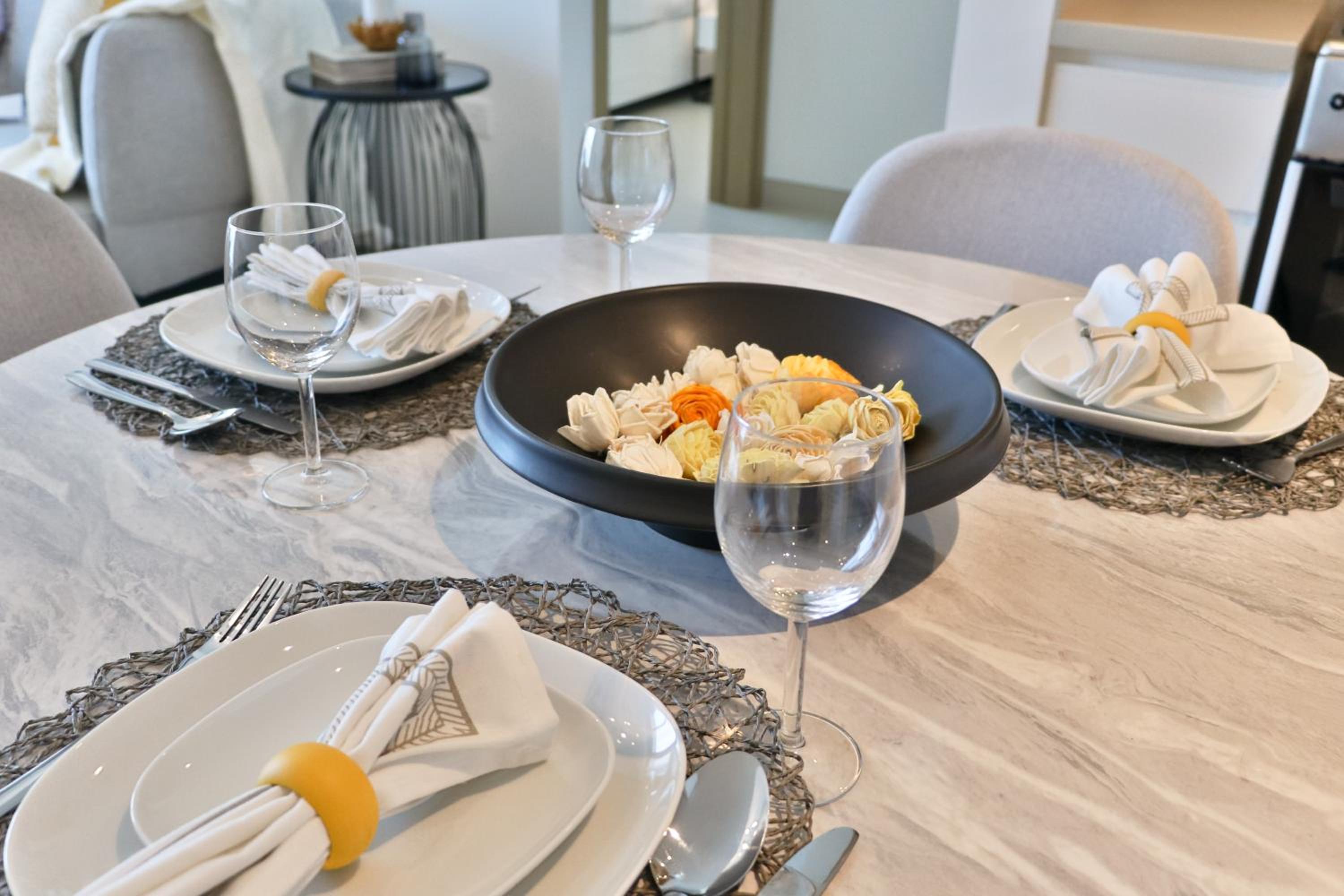 HiGuests - Waterfront Luxe Apt with Bluewaters Island Views
