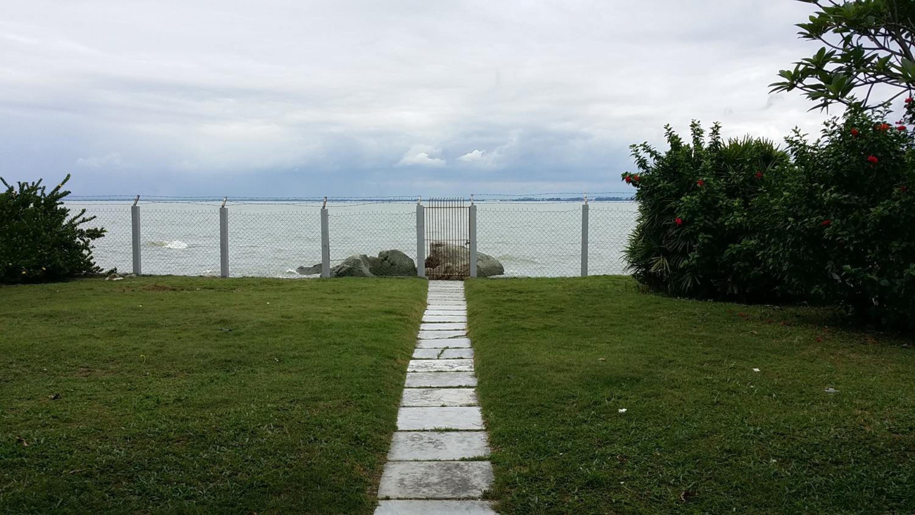 Beach Front Bungalow Tanjung Bungah photo 6