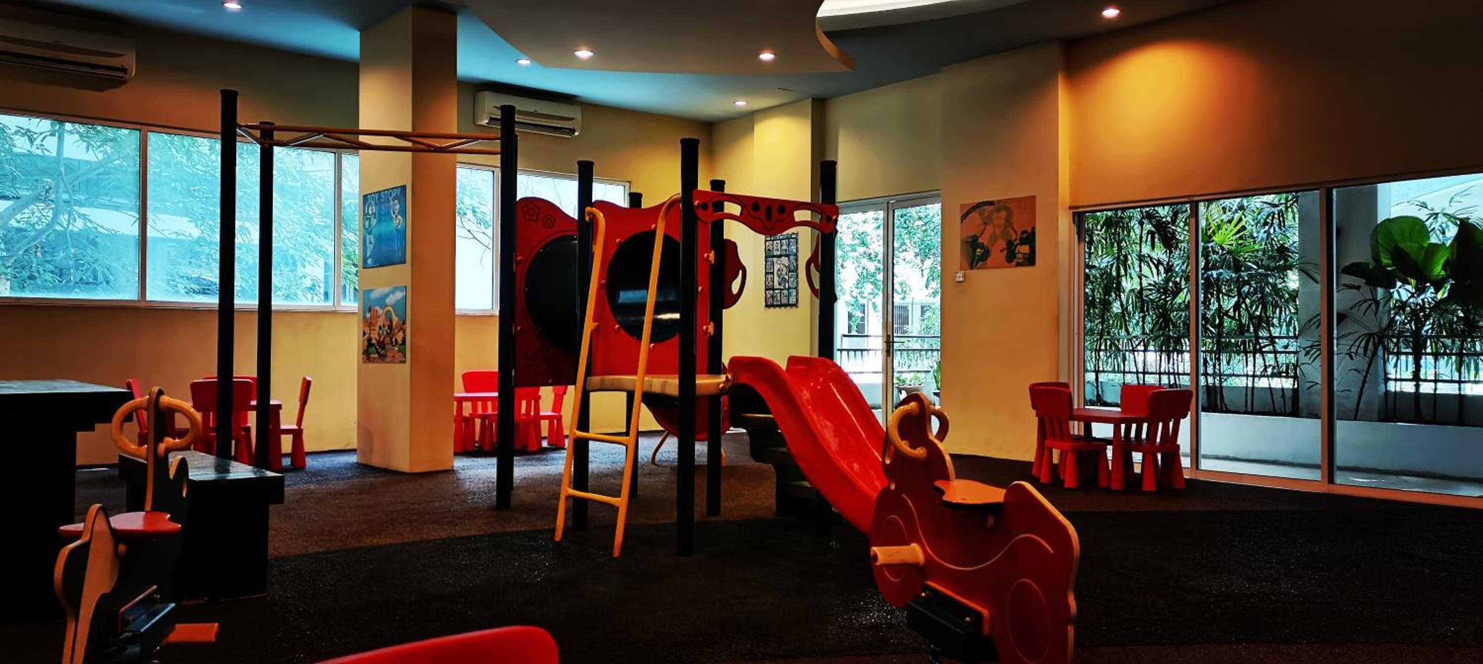 KLCC Amazing Robots Homestay 4Bedrooms (13pax)