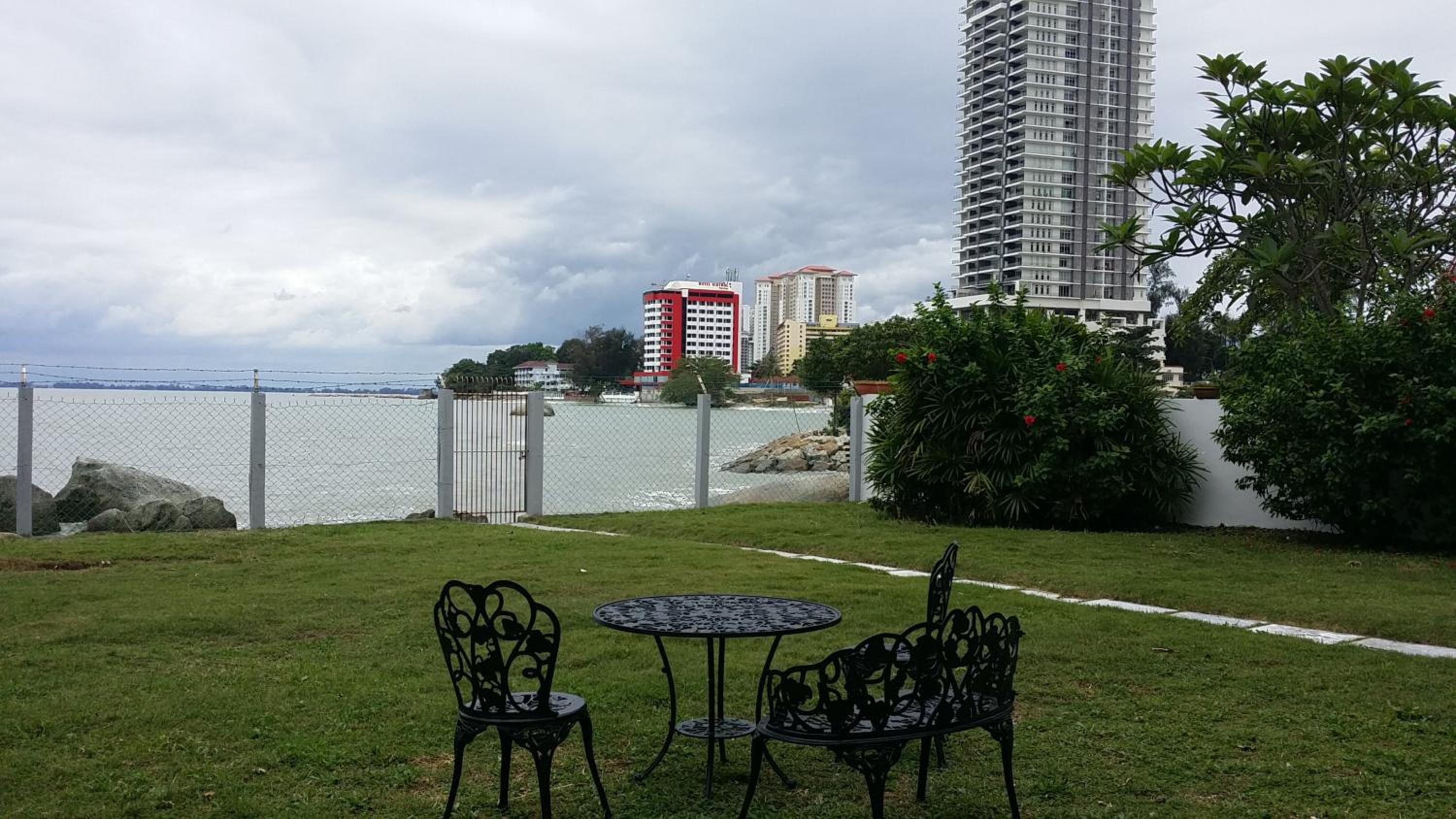 Beach Front Bungalow Tanjung Bungah photo 7