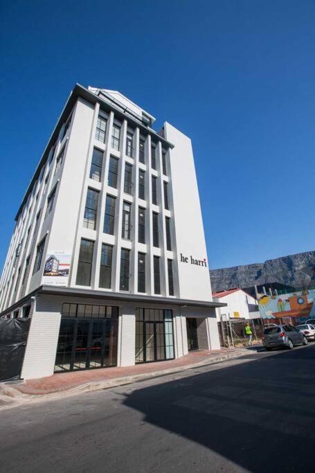 Spacious, Modern Oasis at The Harri w/ Balconies, Cape Town, photo 5 of 24