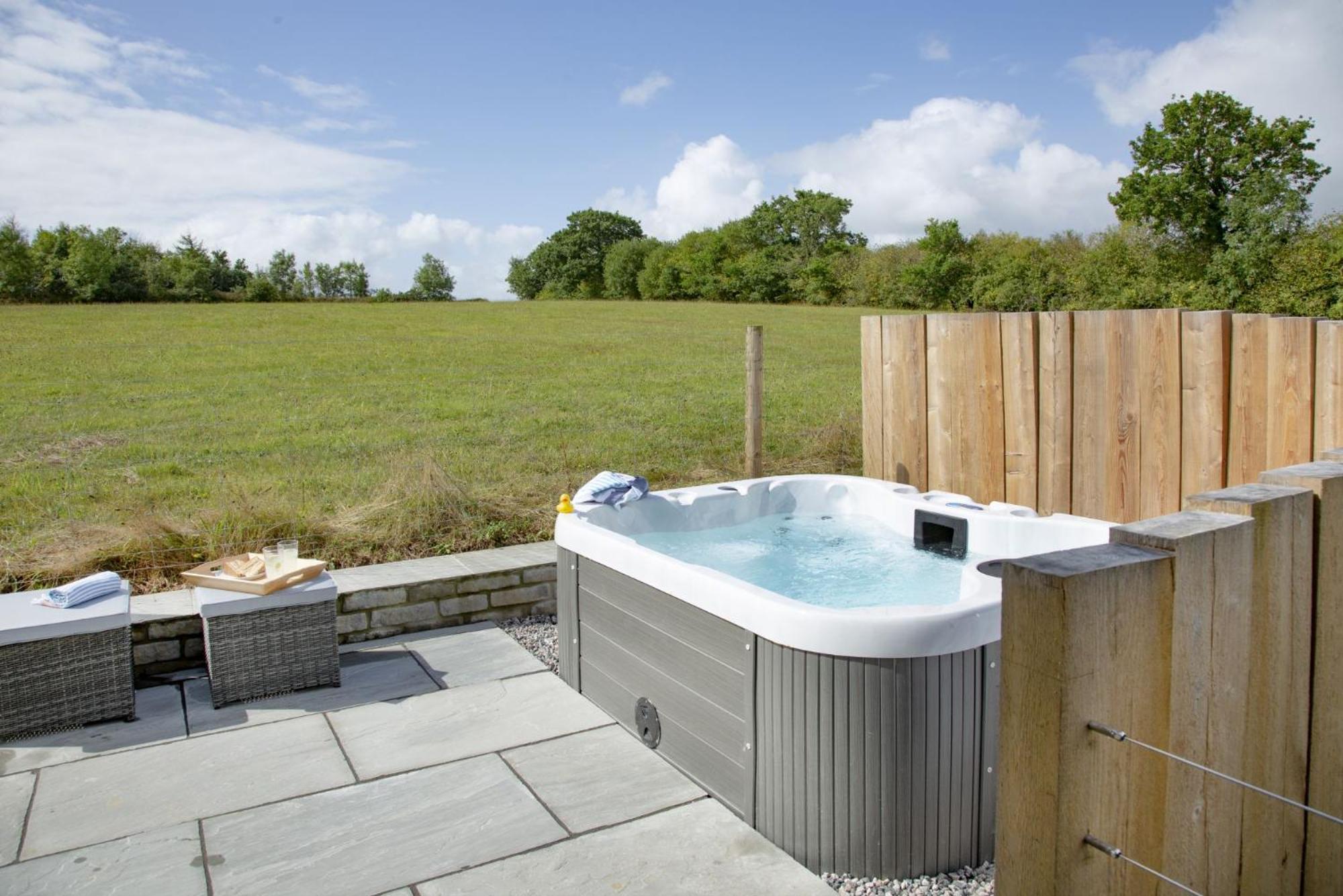 Snowdrop Lodge, 9 Roadford Lake Lodges view 5